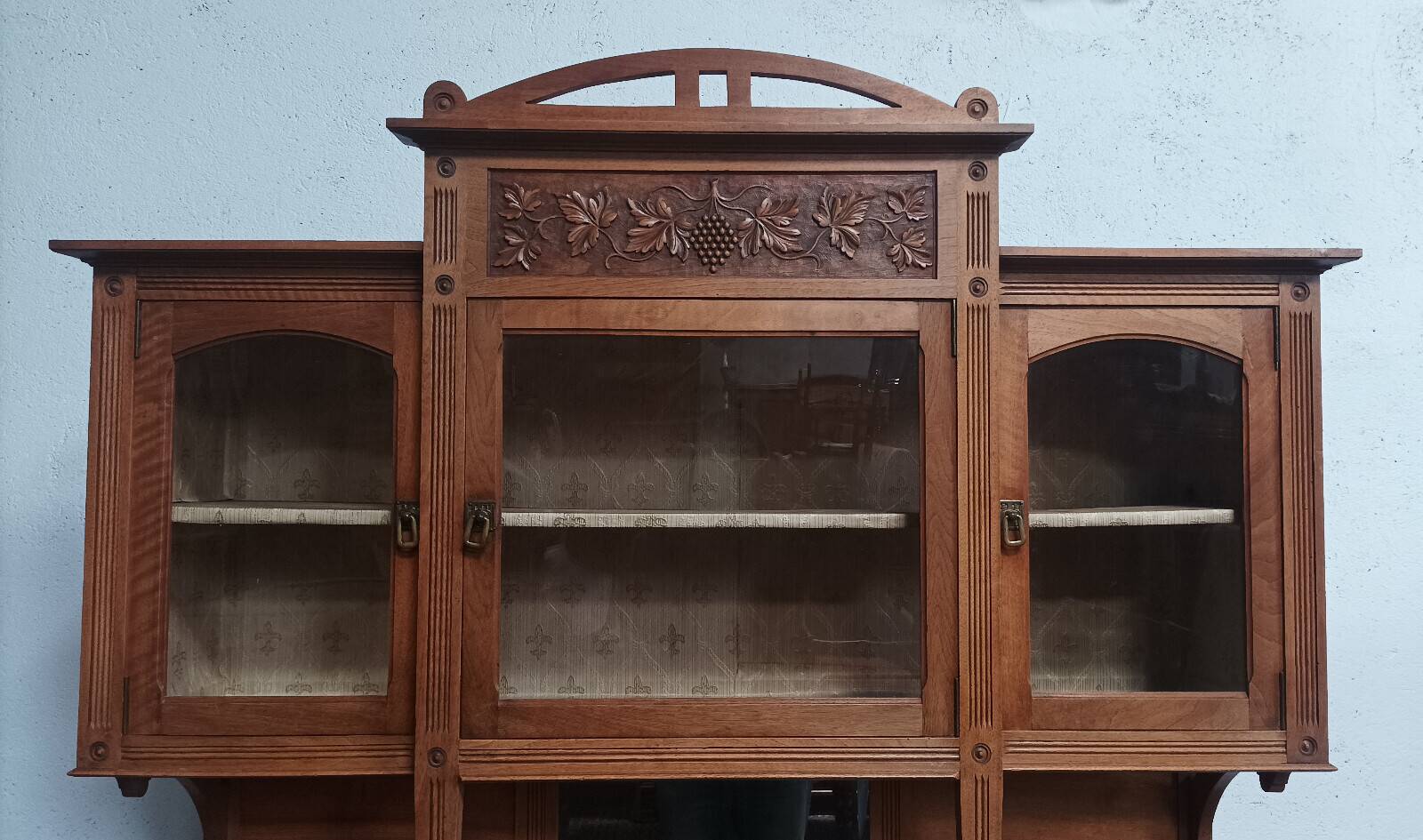 Art Nouveau Art Deco buffet in blonde walnut