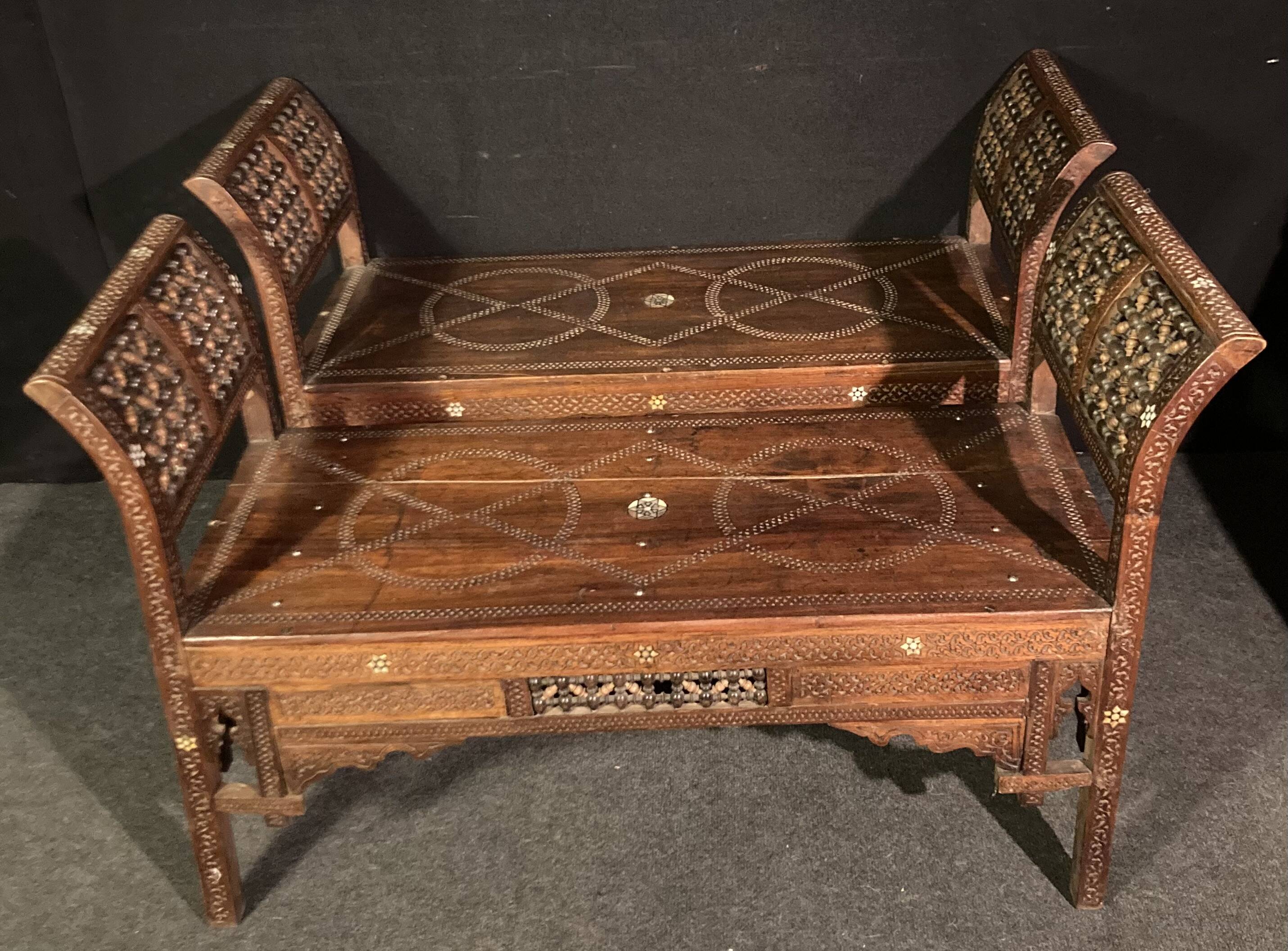 Paire de banquettes Syriennes