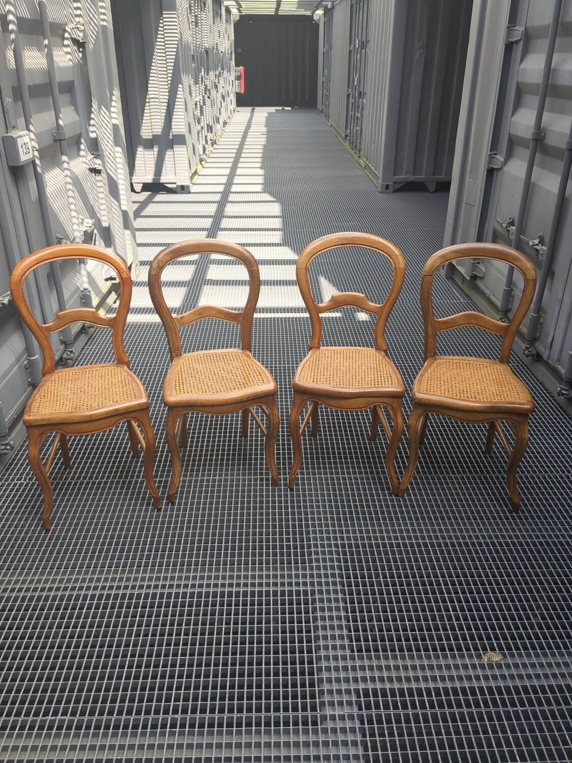 Lot de 4 chaises Louis-Philippe en noyer - très bon état - Ameublement