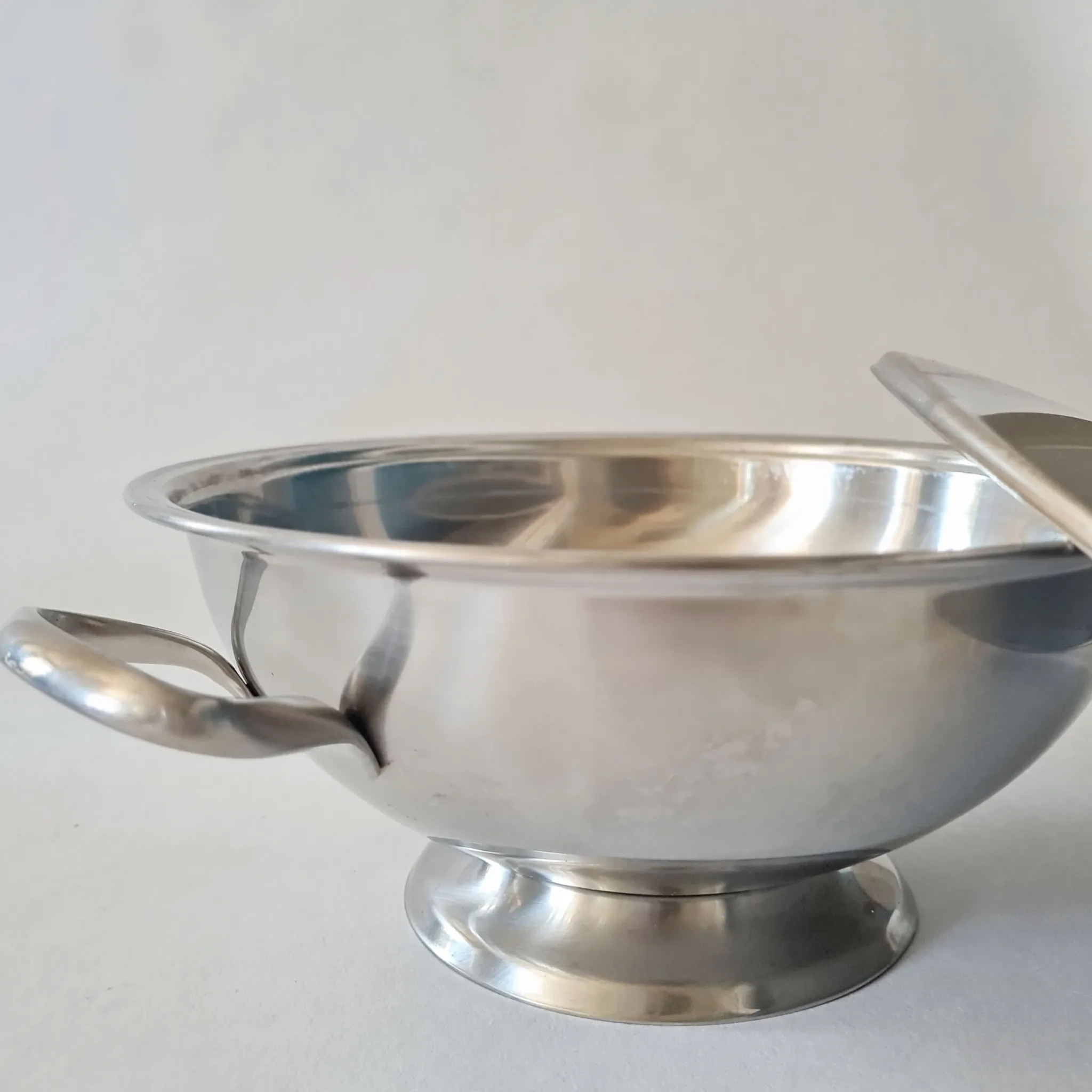 Soup tureen / covered vegetable dish stainless steel 18-8 – Guy Degrenne