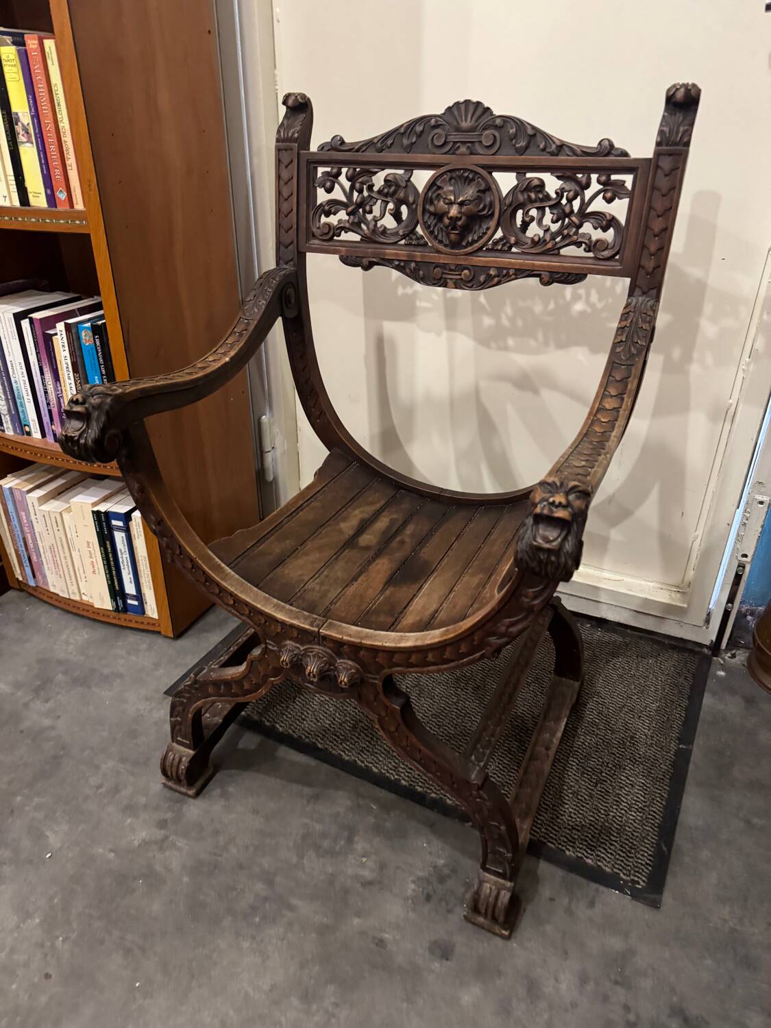 Curule Dagobert armchair in walnut