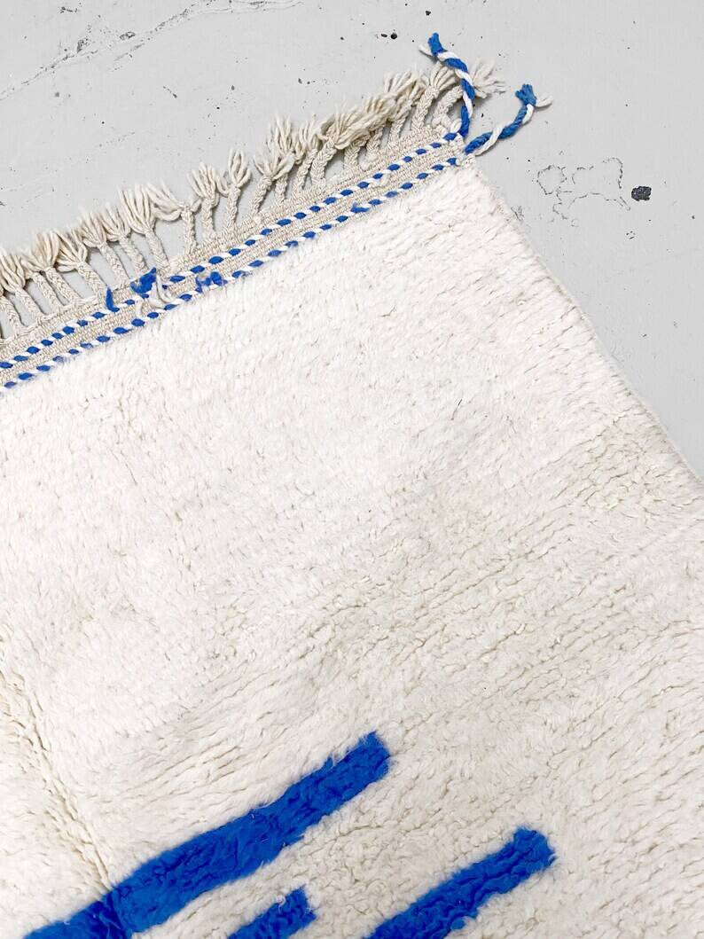 Traditional handmade beni ouarin rug size 150 x 250 cm