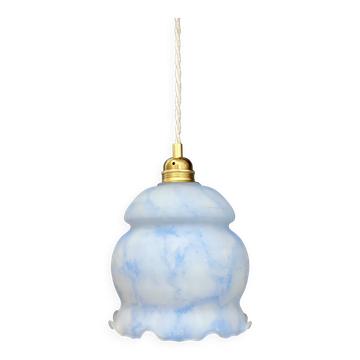 Suspension globe vintage en opaline blanche et bleue