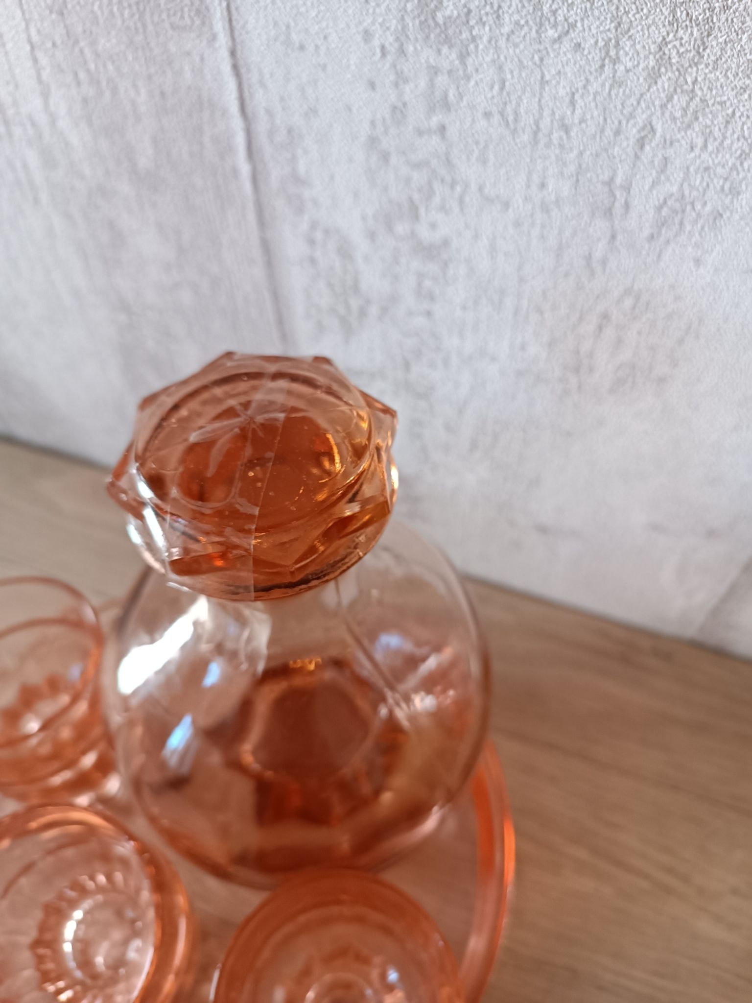 Complete liqueur service in rosaline
