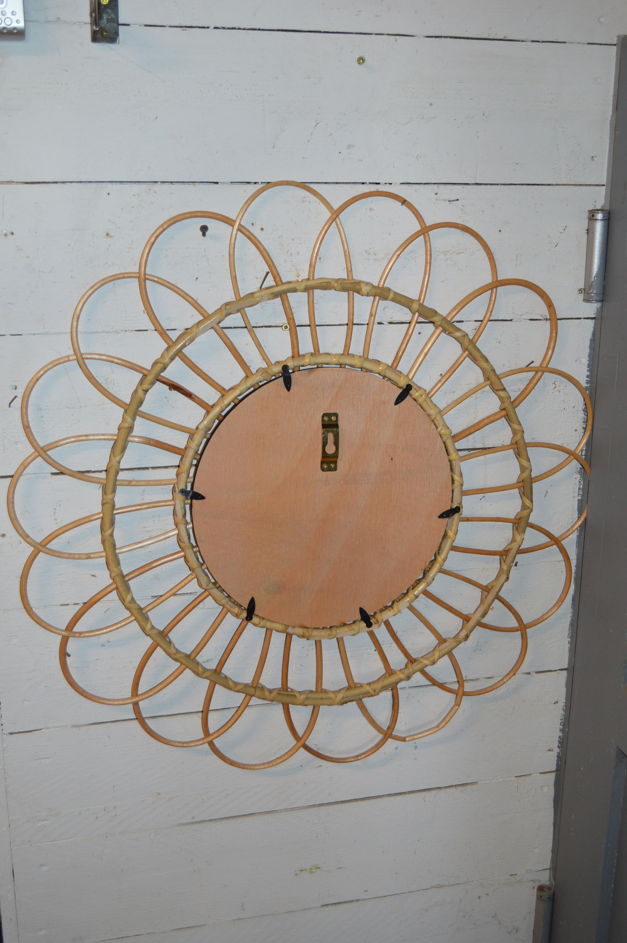 Miroir en rotin en forme de fleur 67 x 67 cm