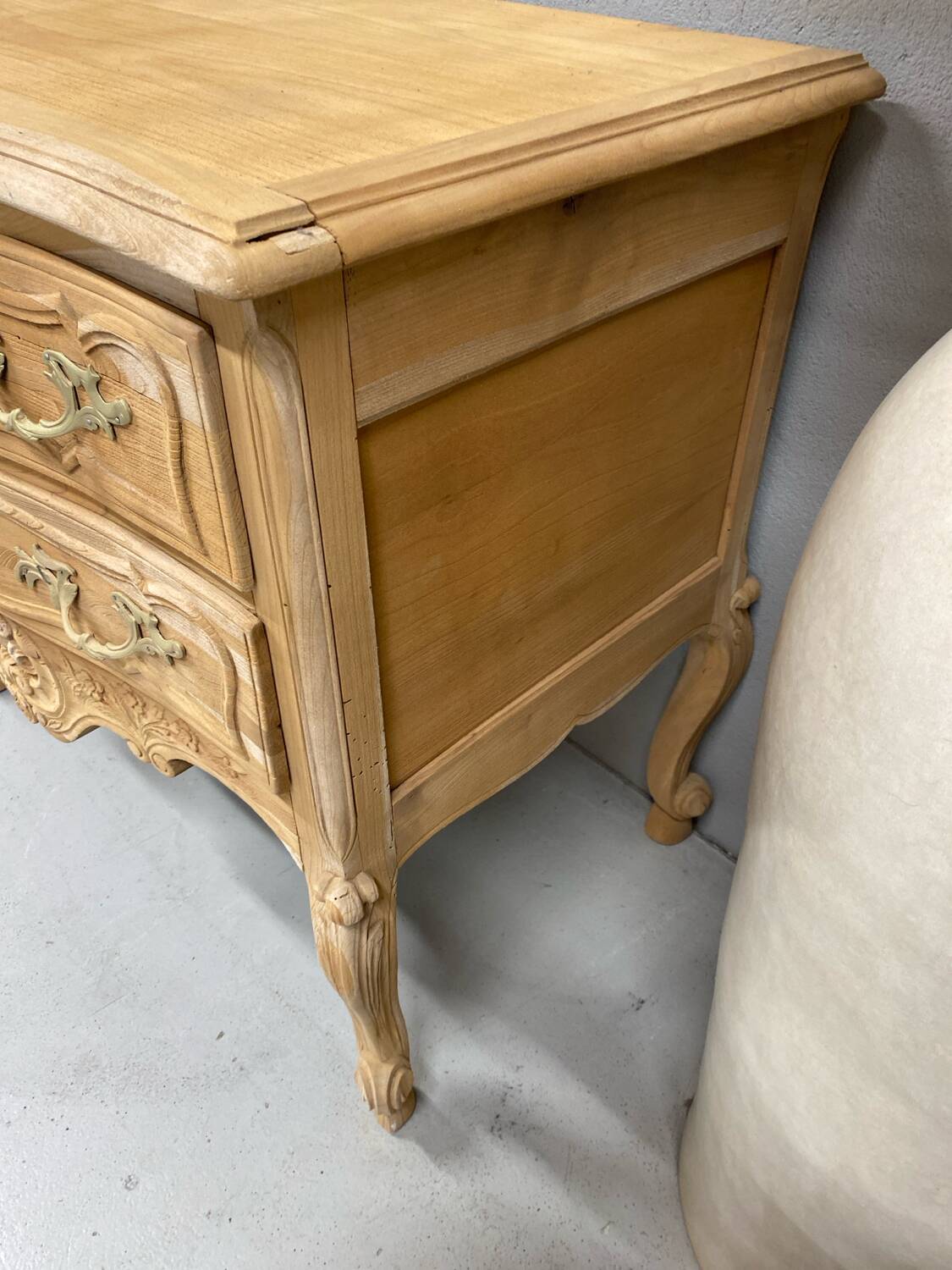 Louis chest of drawers in raw wood with two drawers