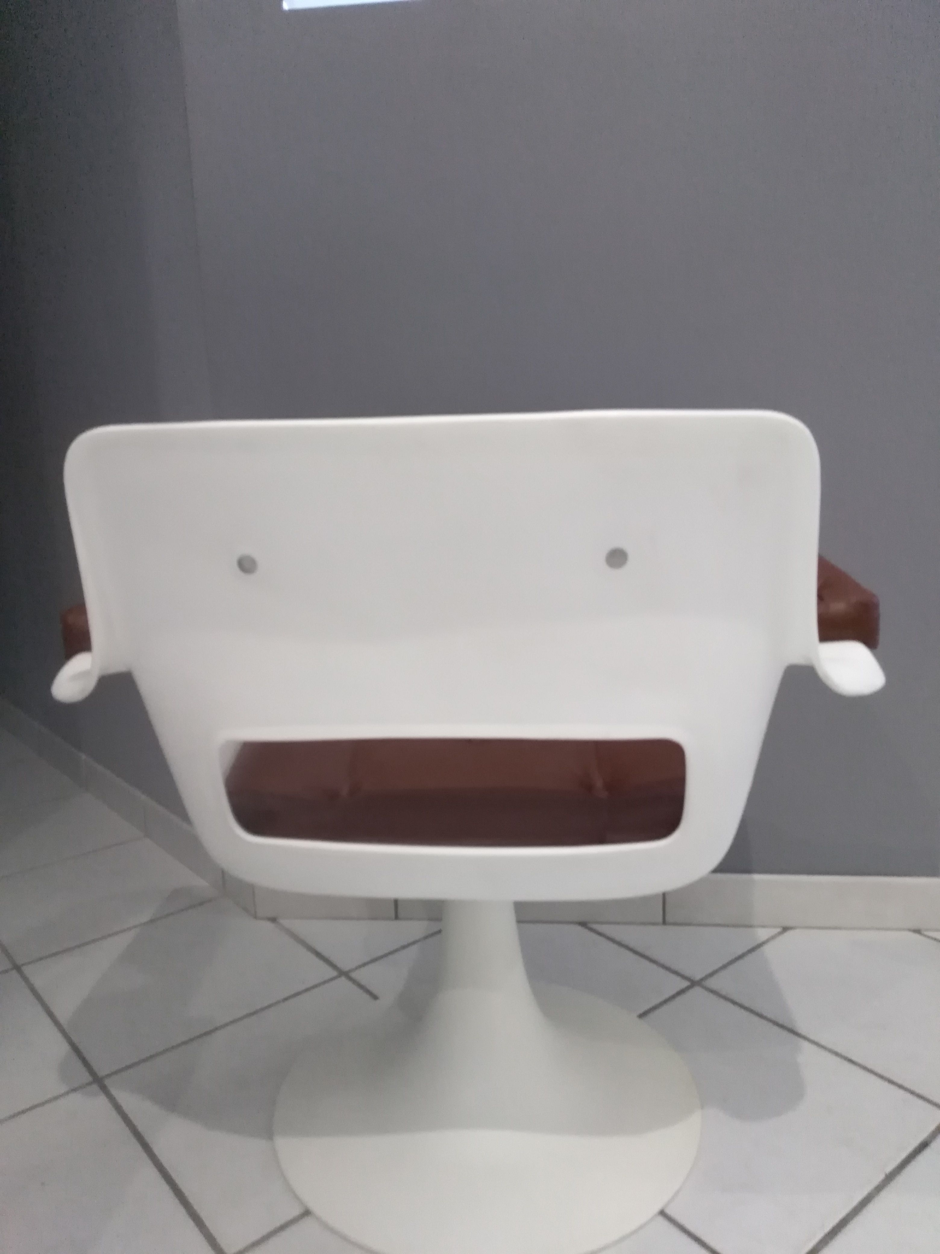 Designer Albert Jacob's 1970s vintage tulip chair