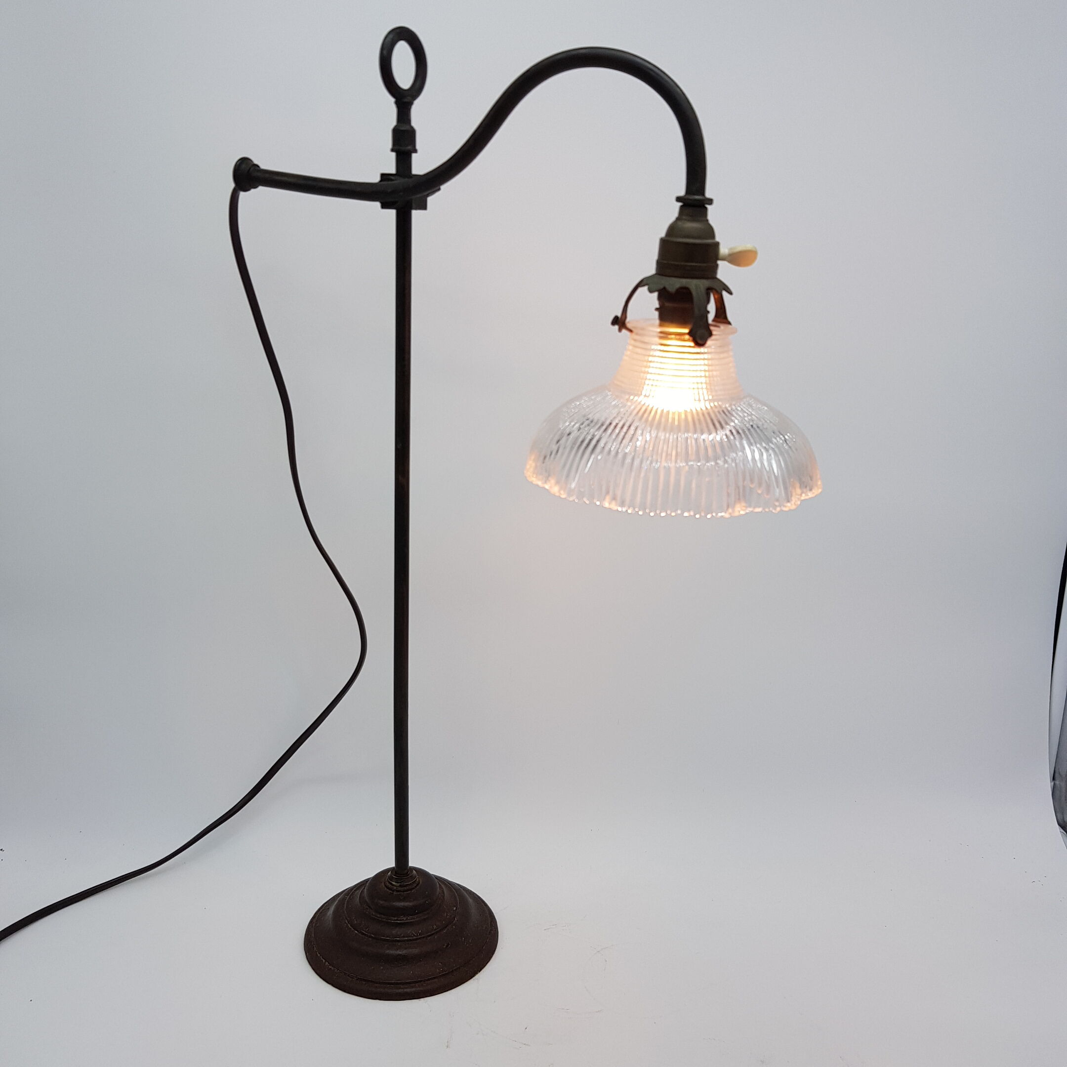Old-style office lamp 1900 blind glass holophane