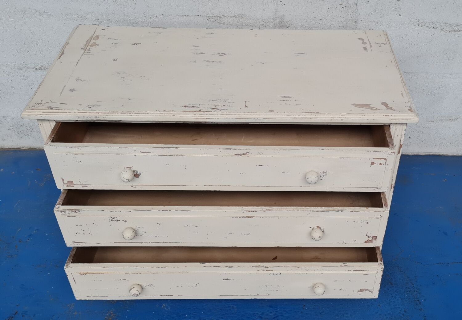 Vintage patina chest of drawers
