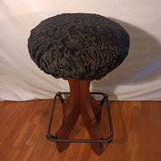 Chaise de bar brutaliste