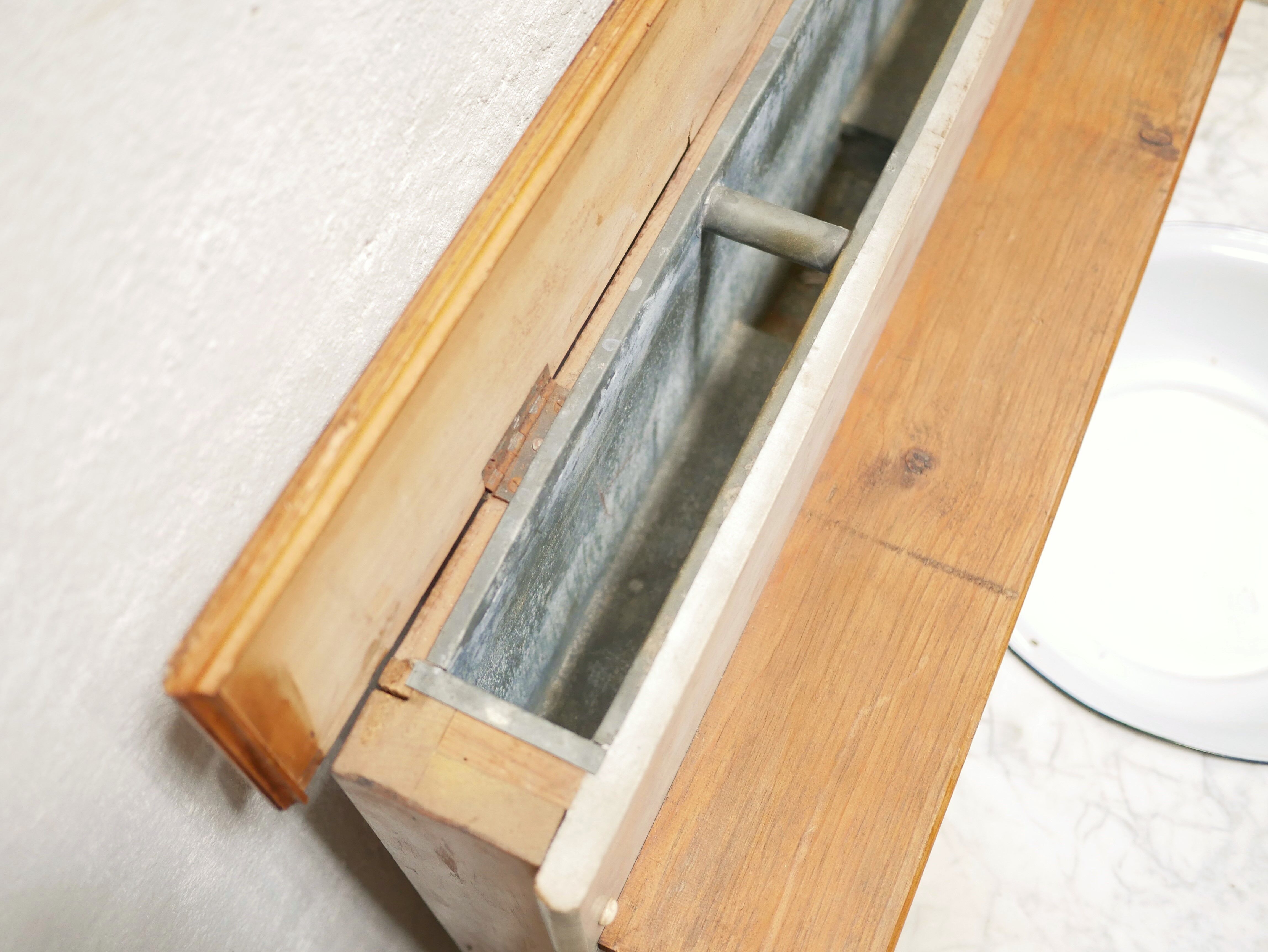 Antique washbasin cabinet in marble and wood