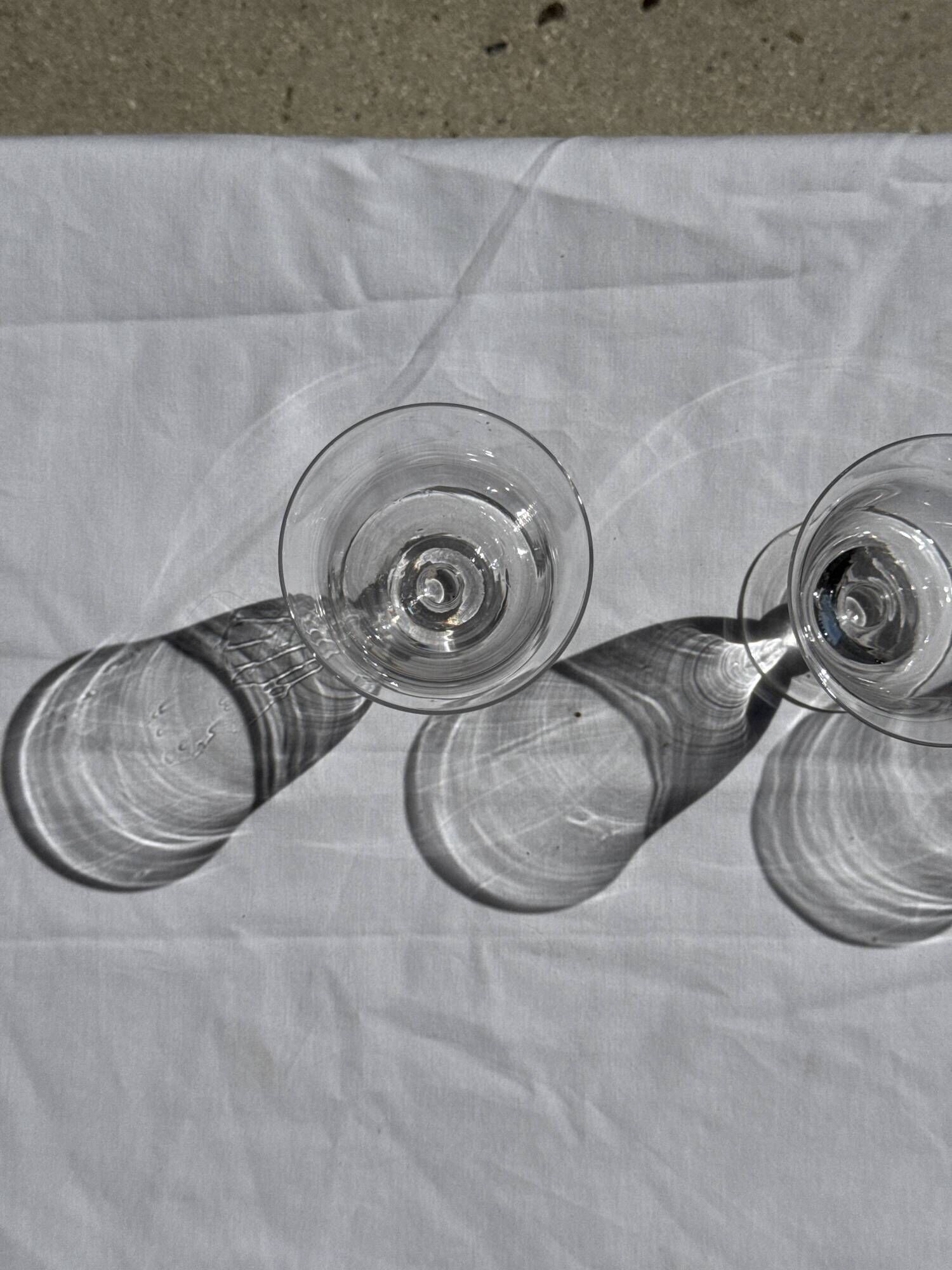 Set of 3 vintage stemmed glasses in clear glass H14 D10