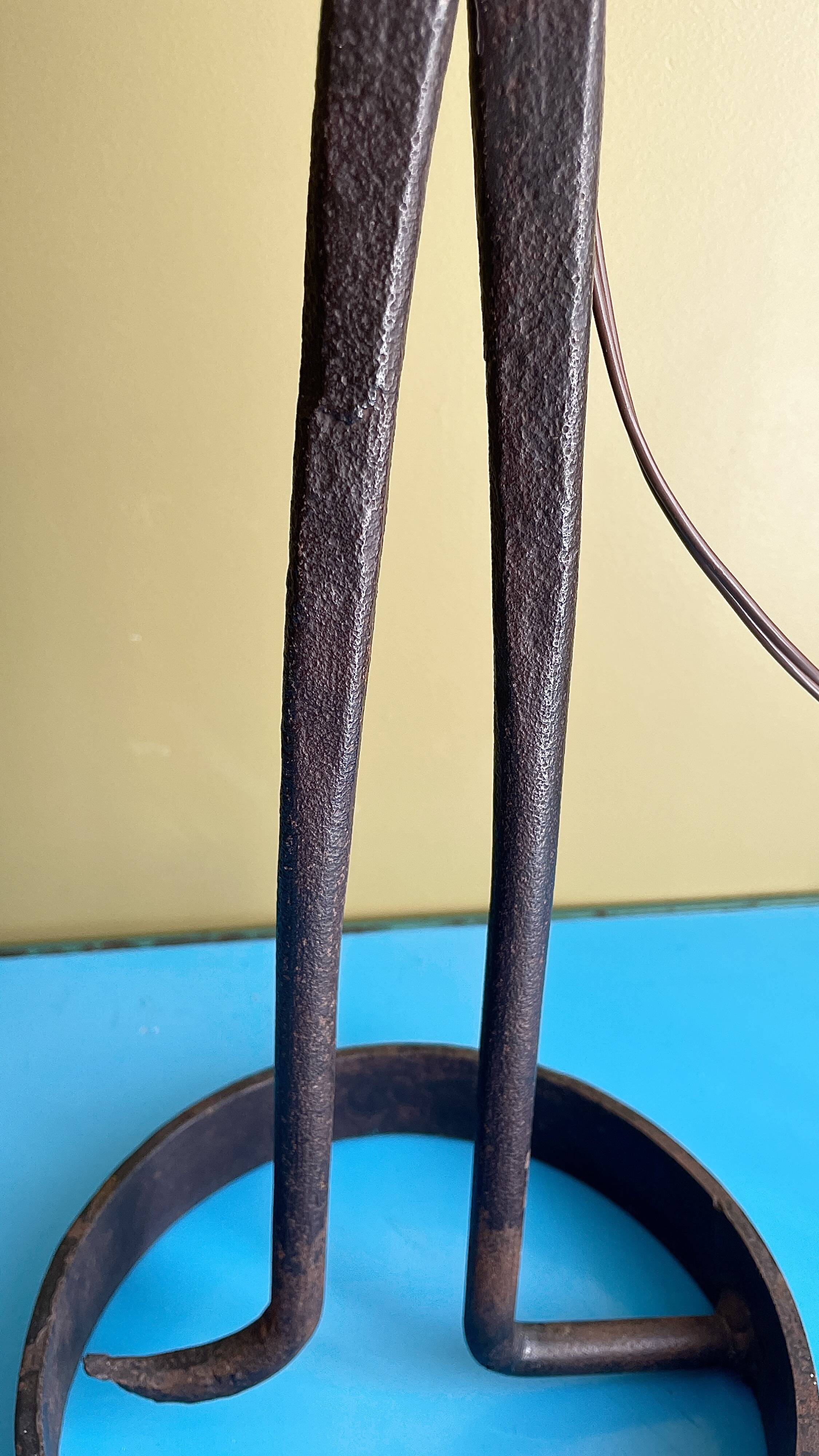 Lampe brutaliste en fer forgé