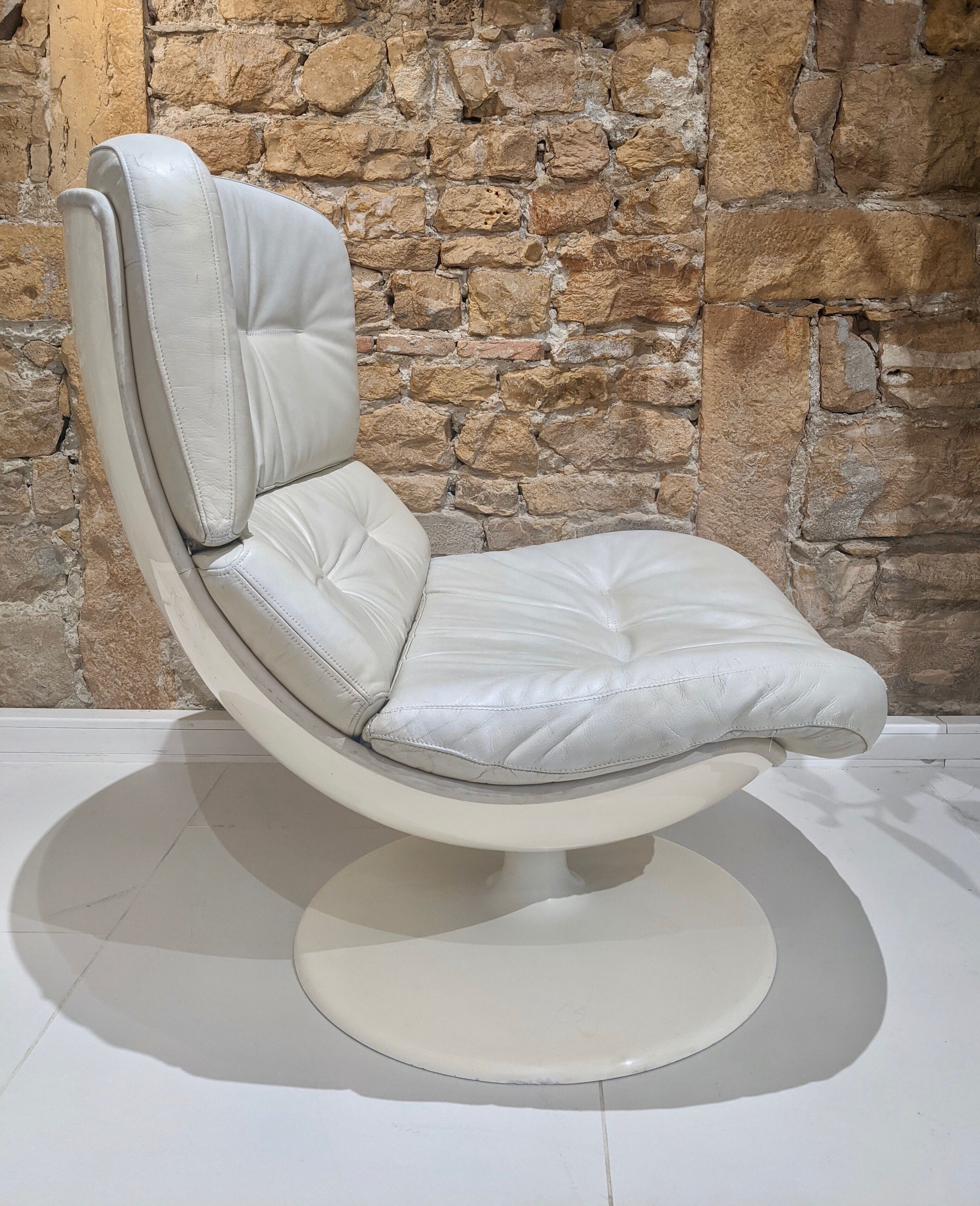 Swivel armchair in grey patinated leather