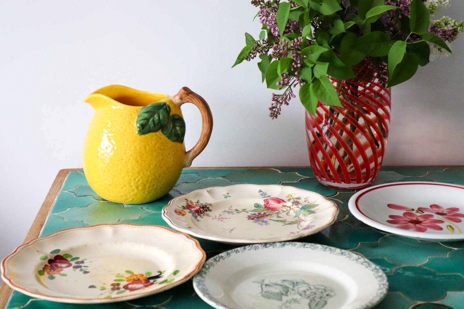 Blown glass vase with red spirals - Murano