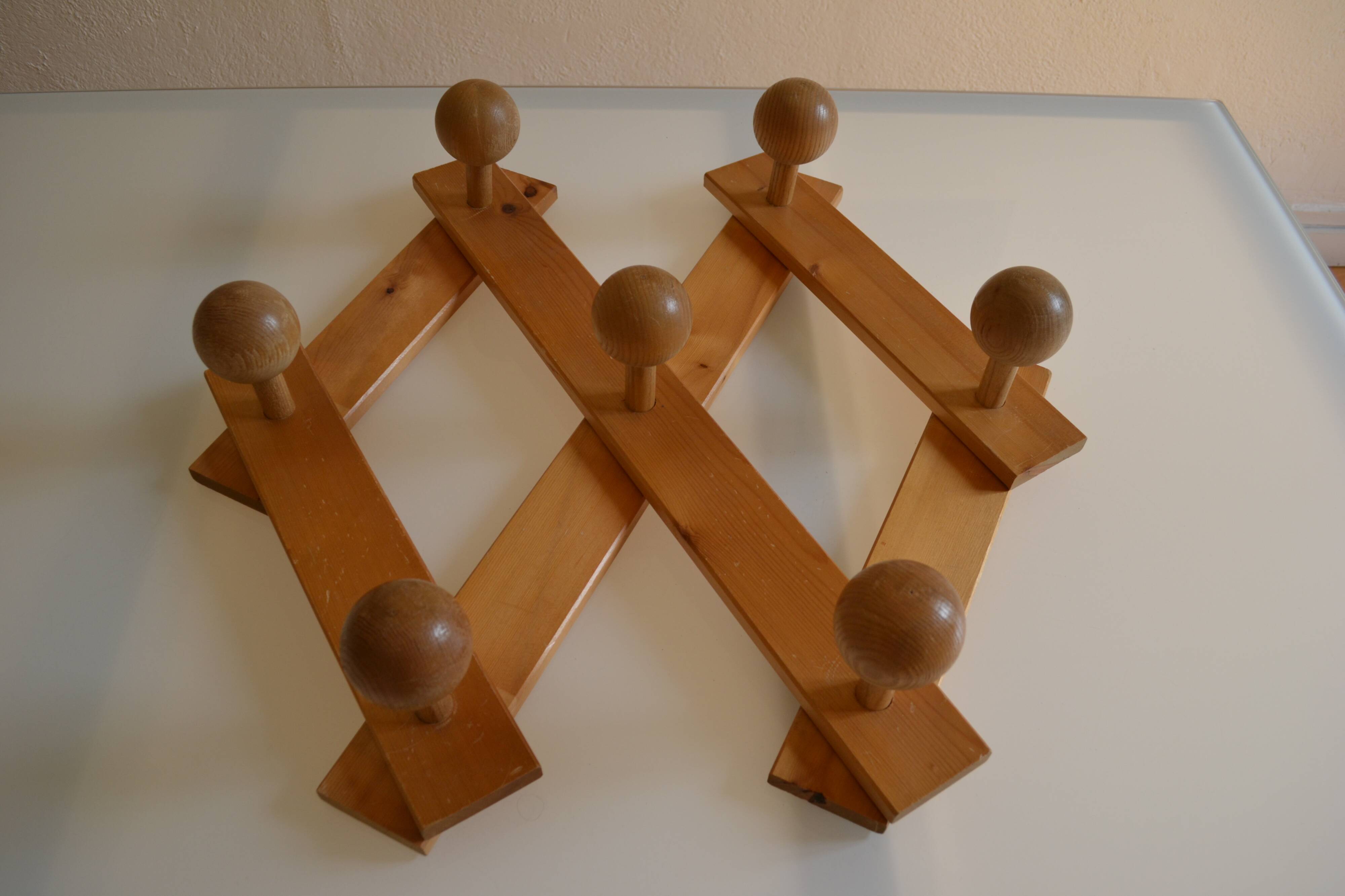 Brutalist wooden accordion wall coat rack with 7 hooks