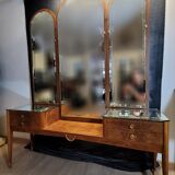 Venetian hairdresser with triptych mirror