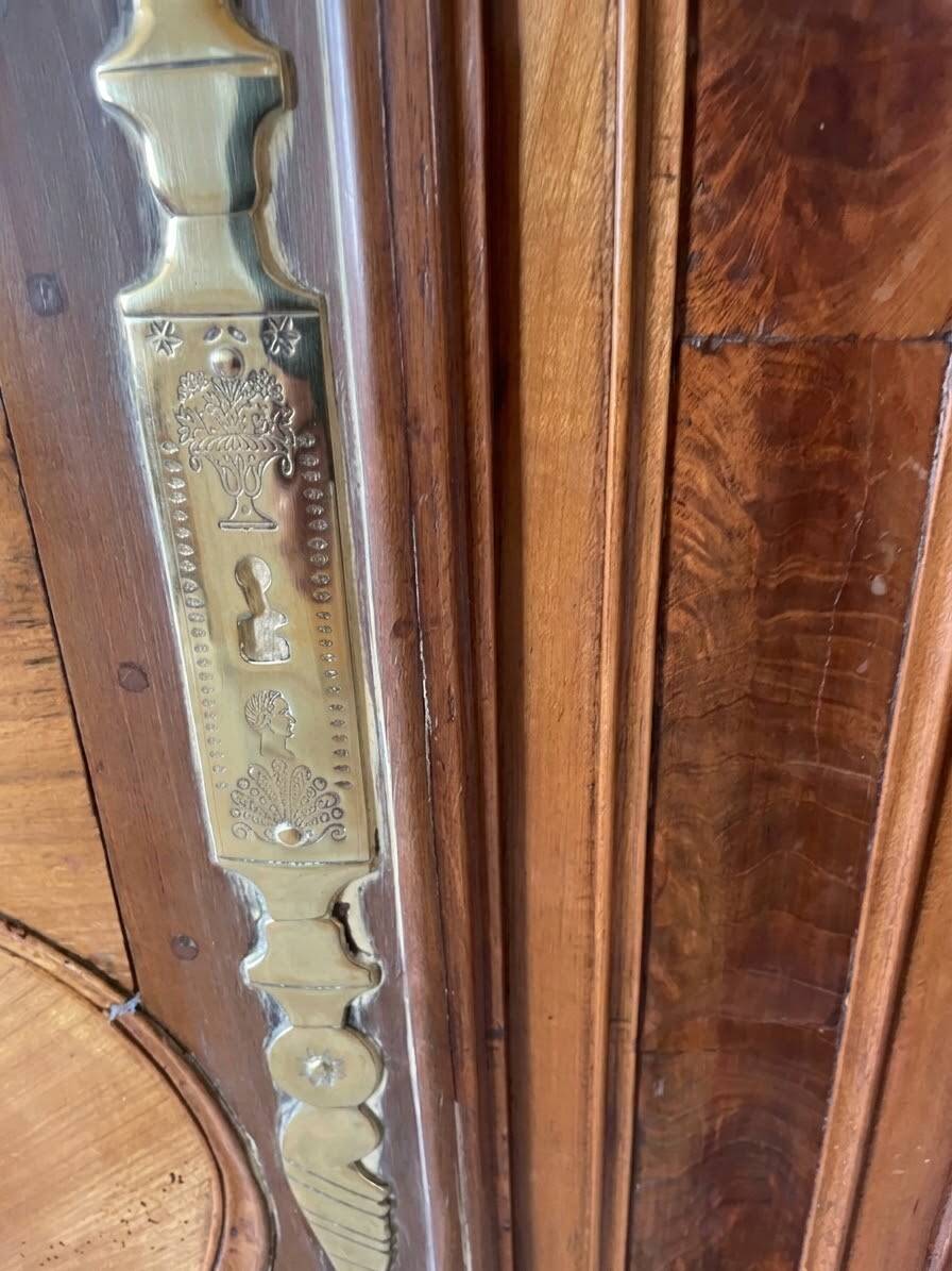 Antique wardrobe from 1900 in solid wood.