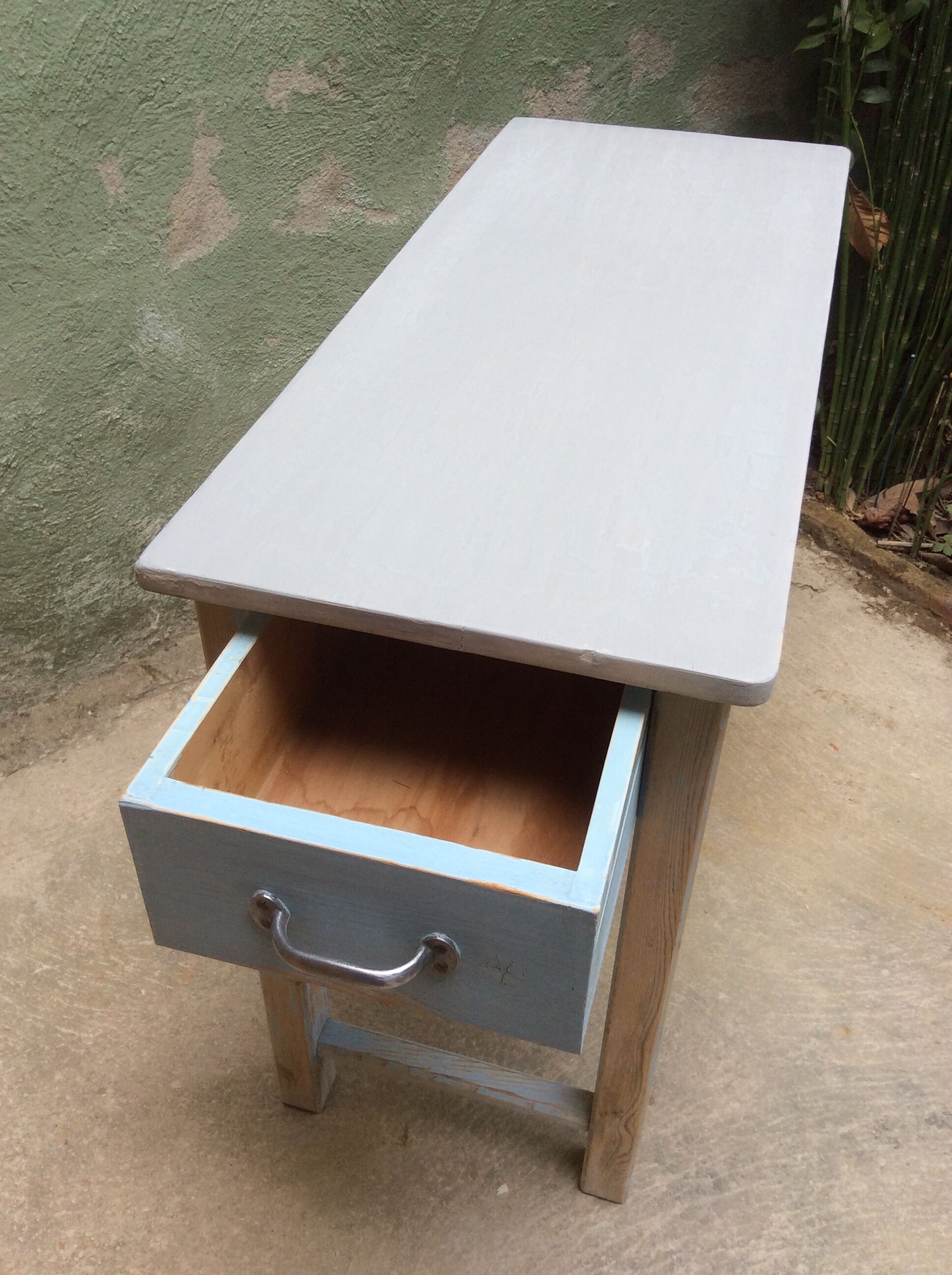 Small set-up with drawers