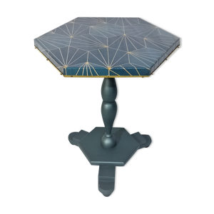 table d’appoint art déco relookée avec motif design et epoxy