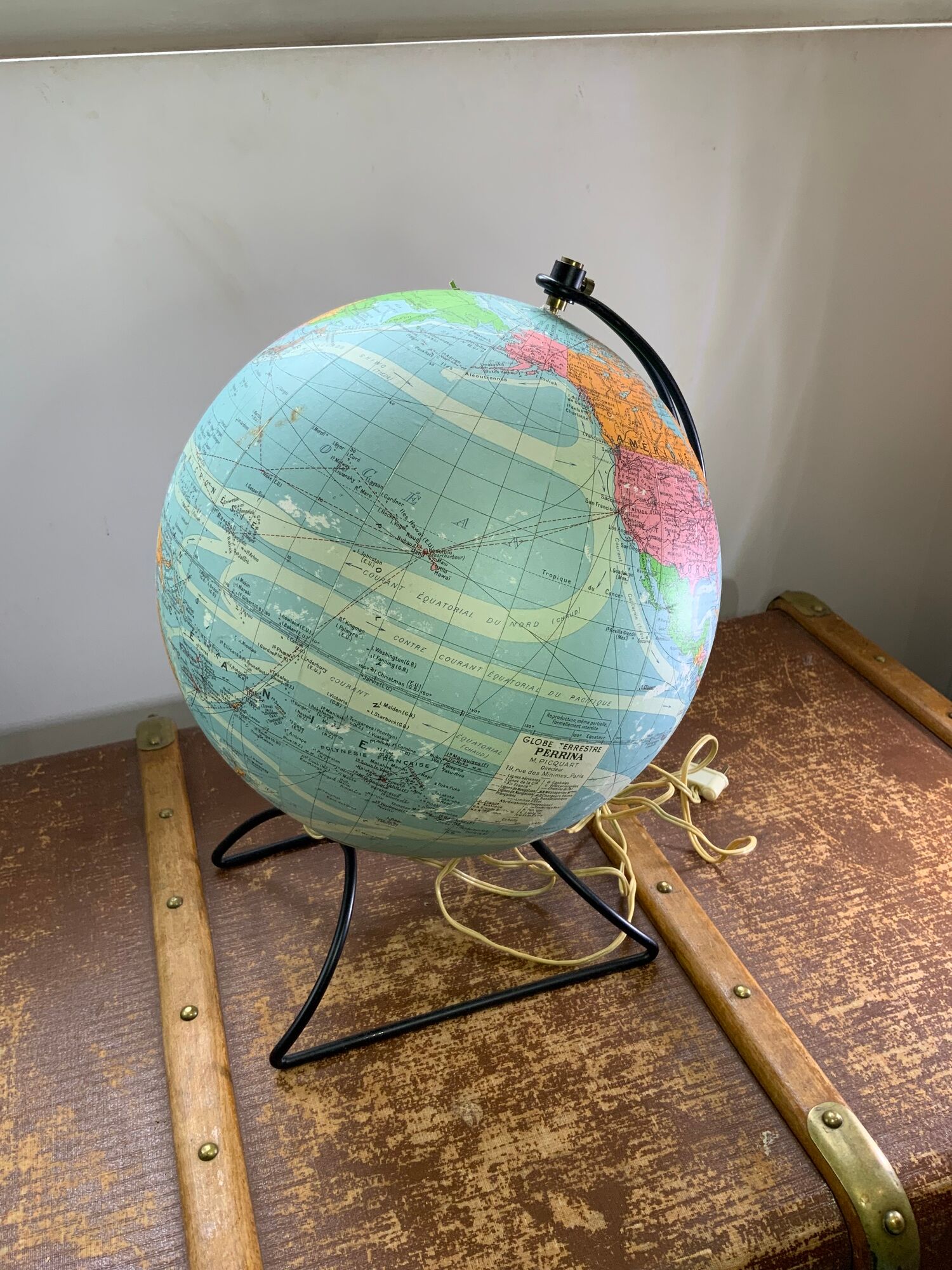 Vintage globe 1930 Perrina Picquart Metal and glass entirely original map geography