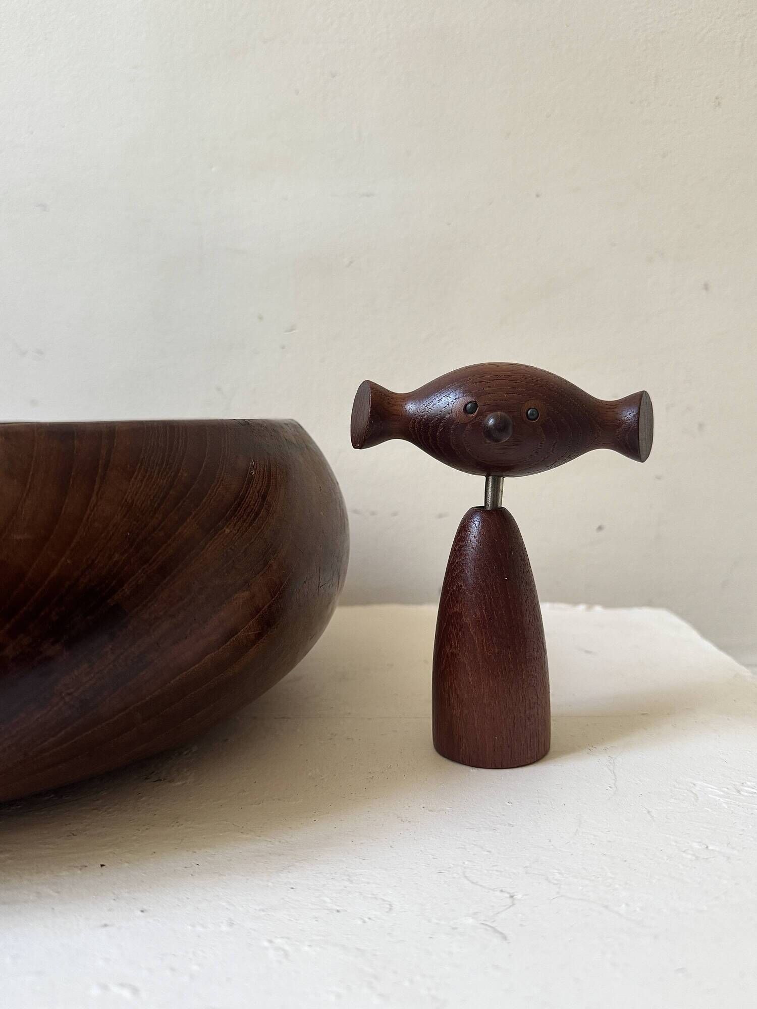 Scandinavian salad bowl / fruit bowl made of genuine teak wood, Denmark 1970.