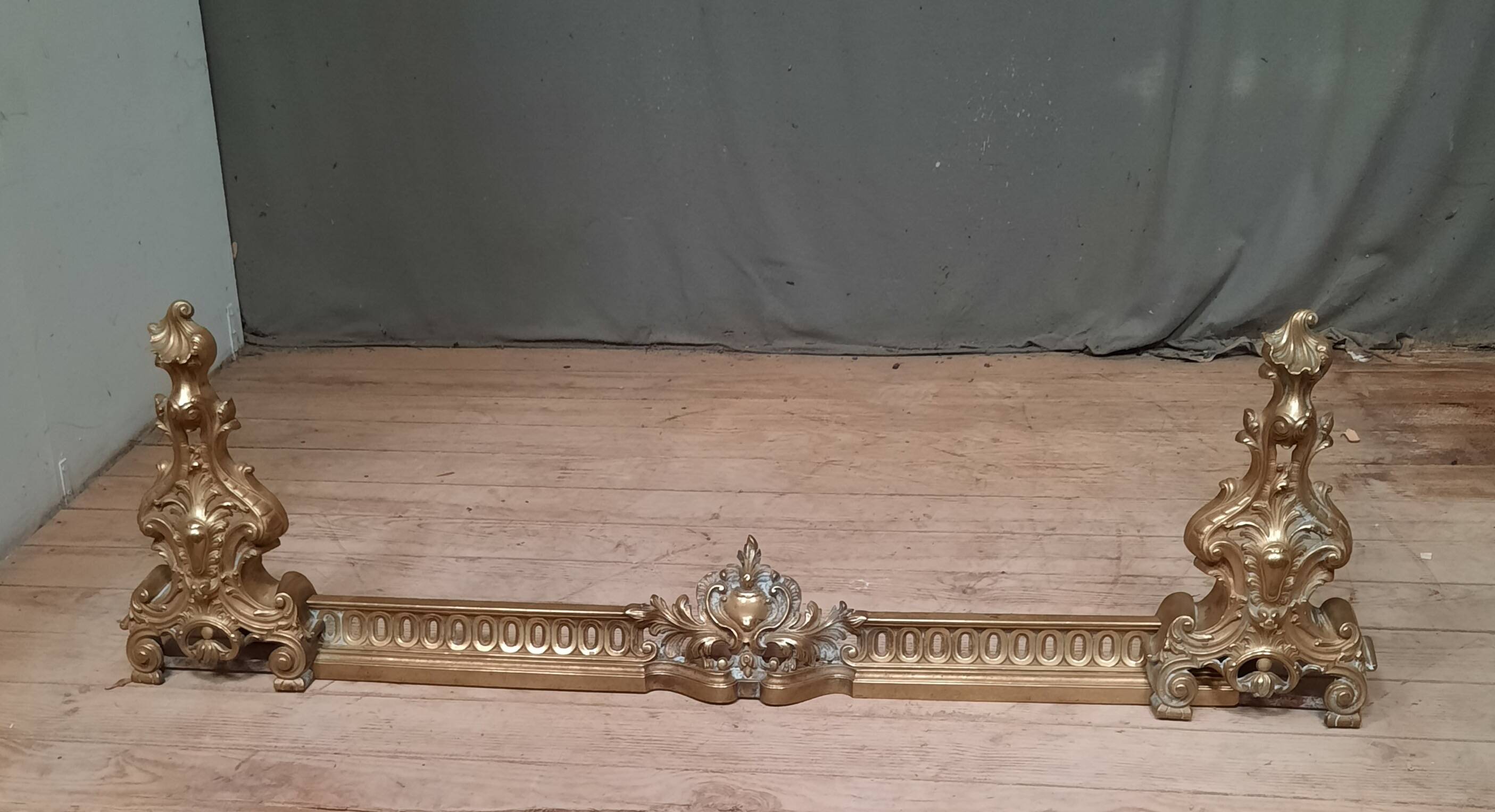 Barre de foyer en bronze doré