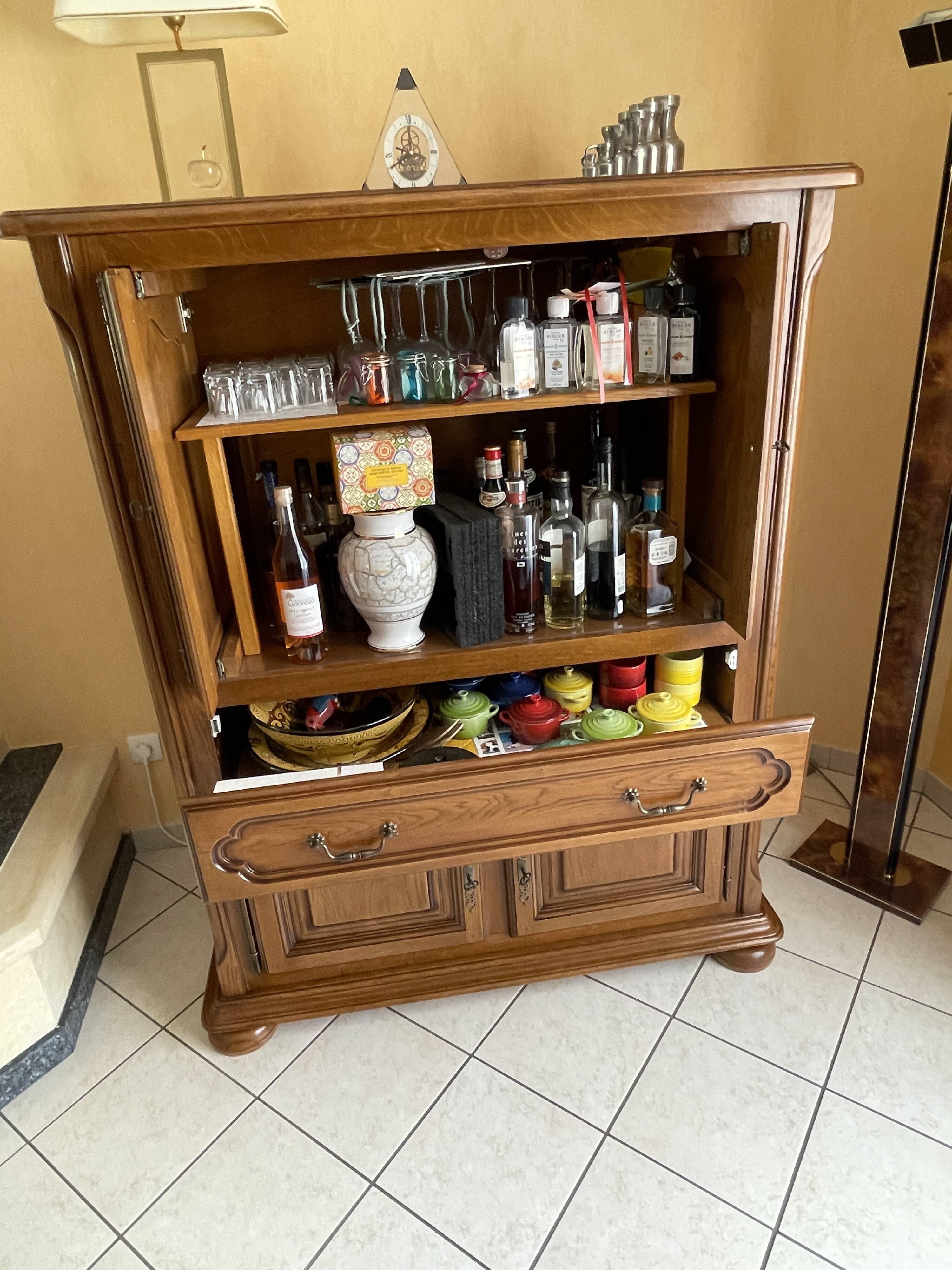 Storage furniture / bar / TV in solid oak – very high quality