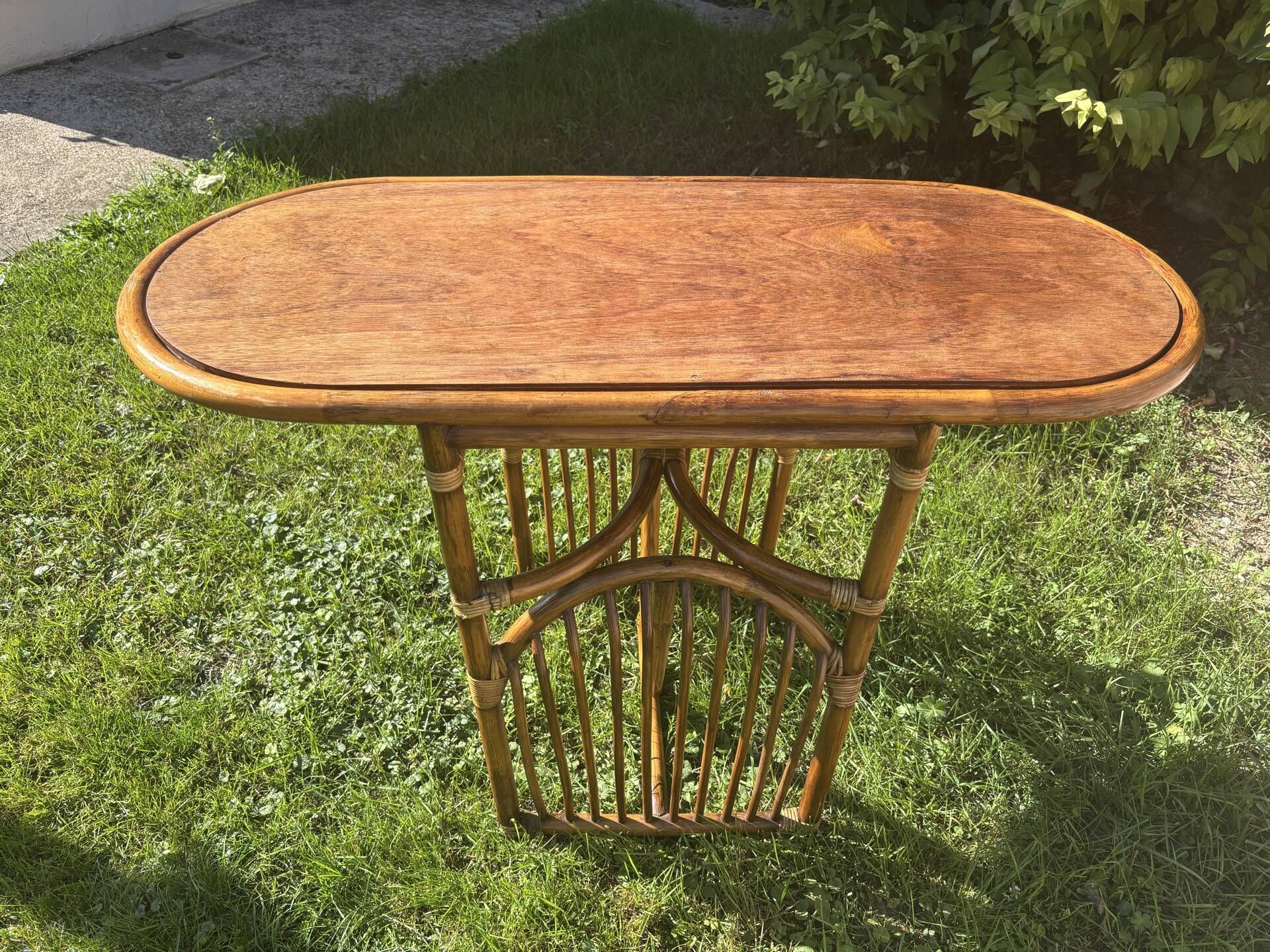 Table ovale en rotin