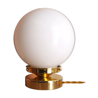 Lampe à poser vintage en opaline