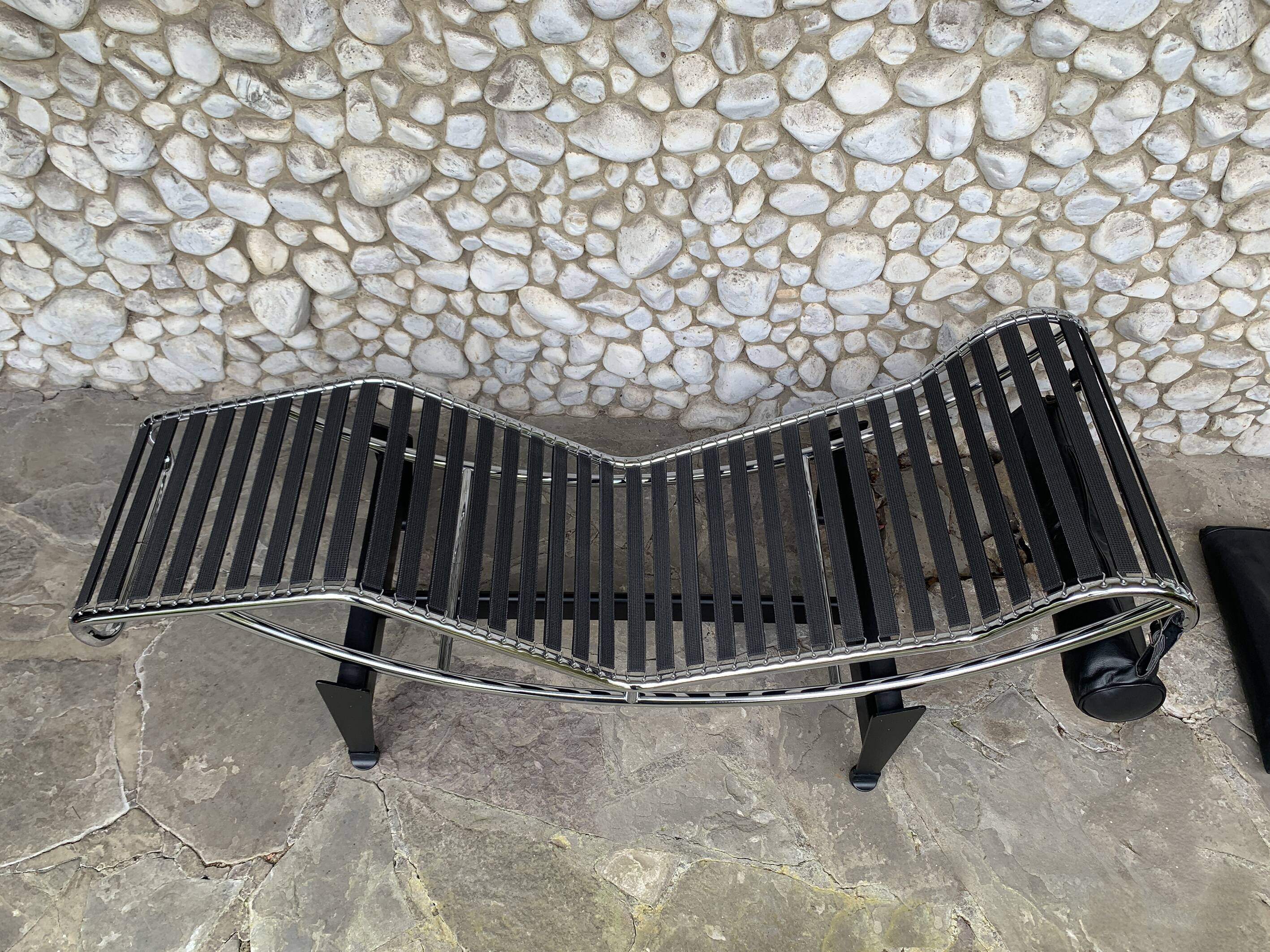 LC4 Cassina Chaise Lounge Vintage Black Leather, Perriand, Le Corbusier and Jeanneret