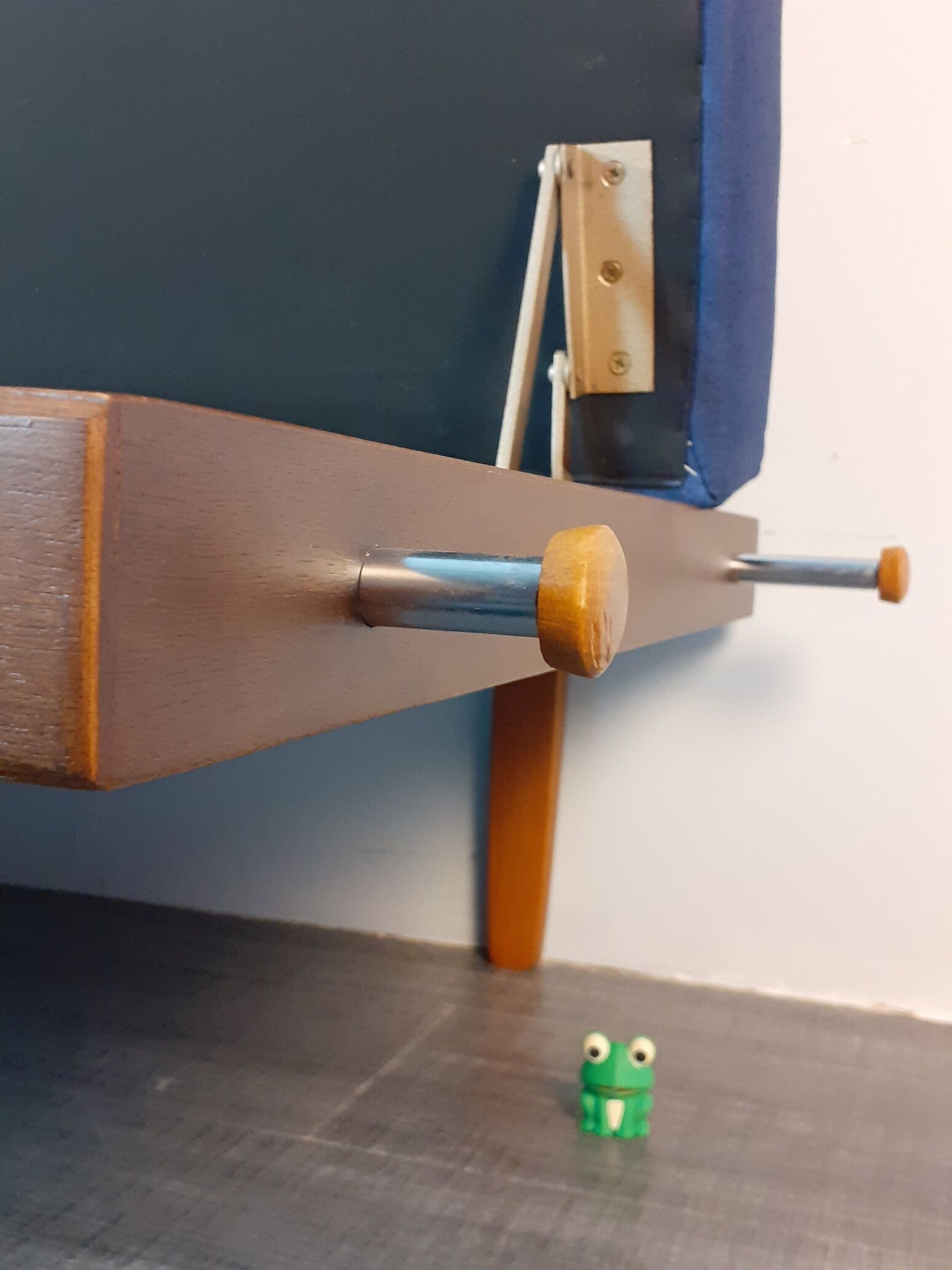 Norwegian daybed sofa by Ingmar Relling with tablet