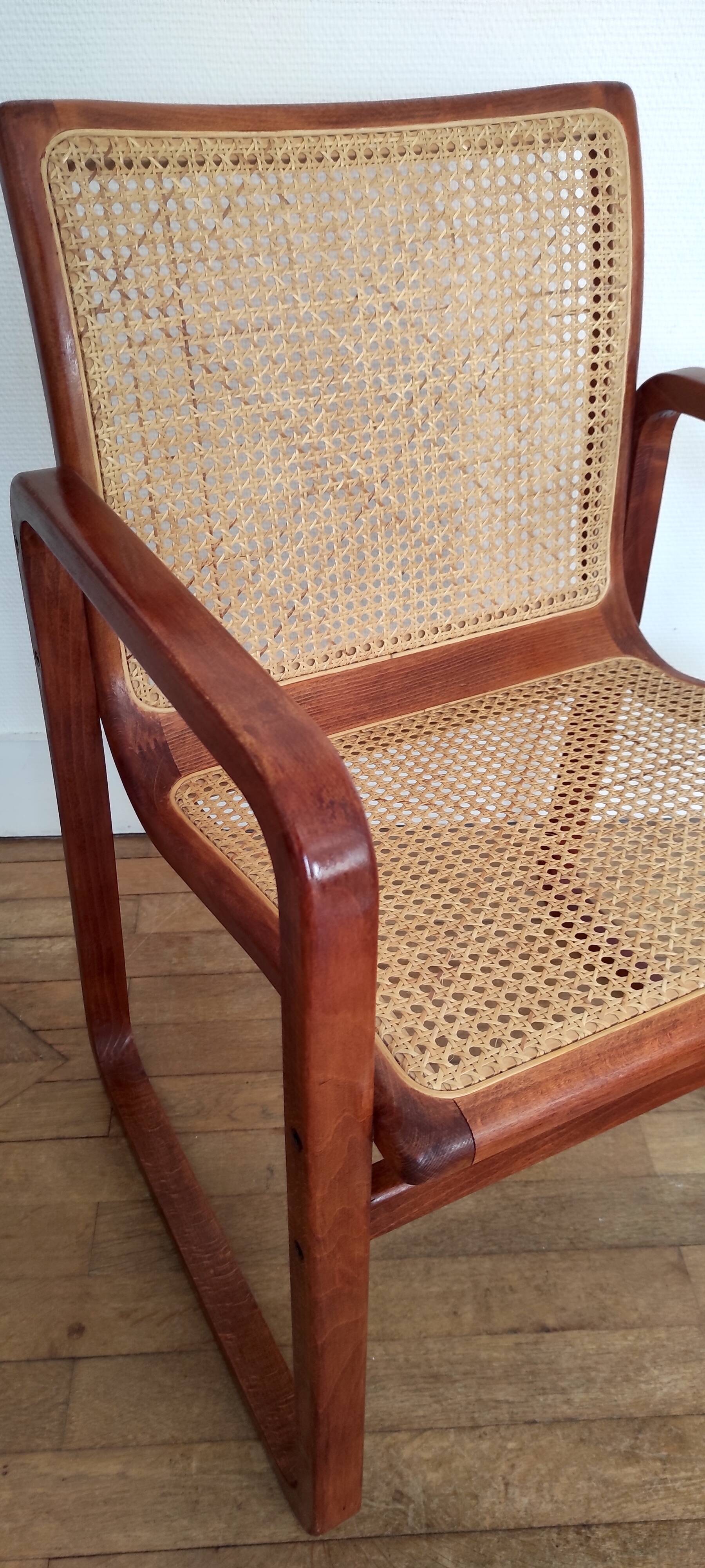 Fauteuil design traineau bois et cannage – années 80