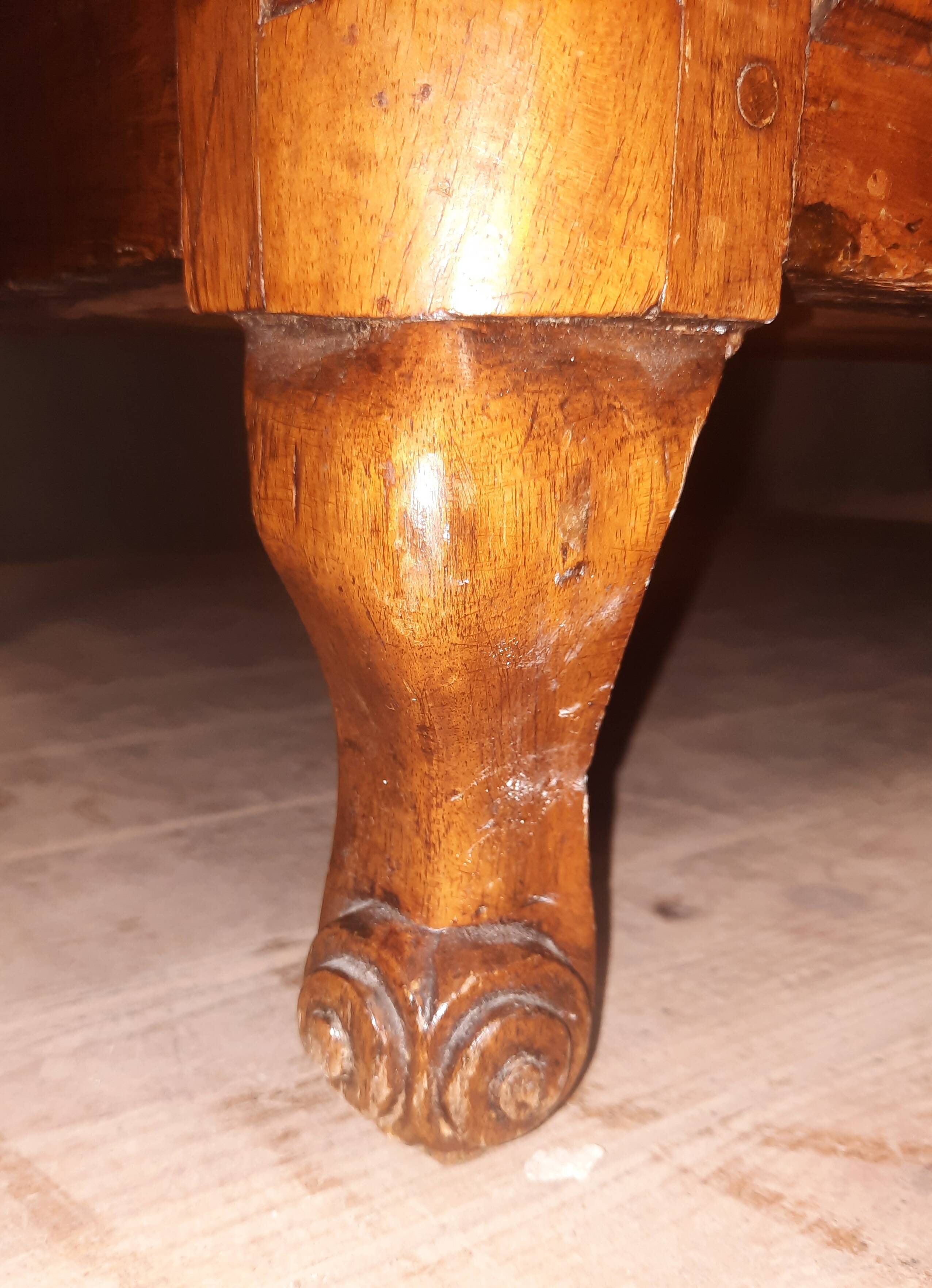 Crossbow commode from the eighteenth century.