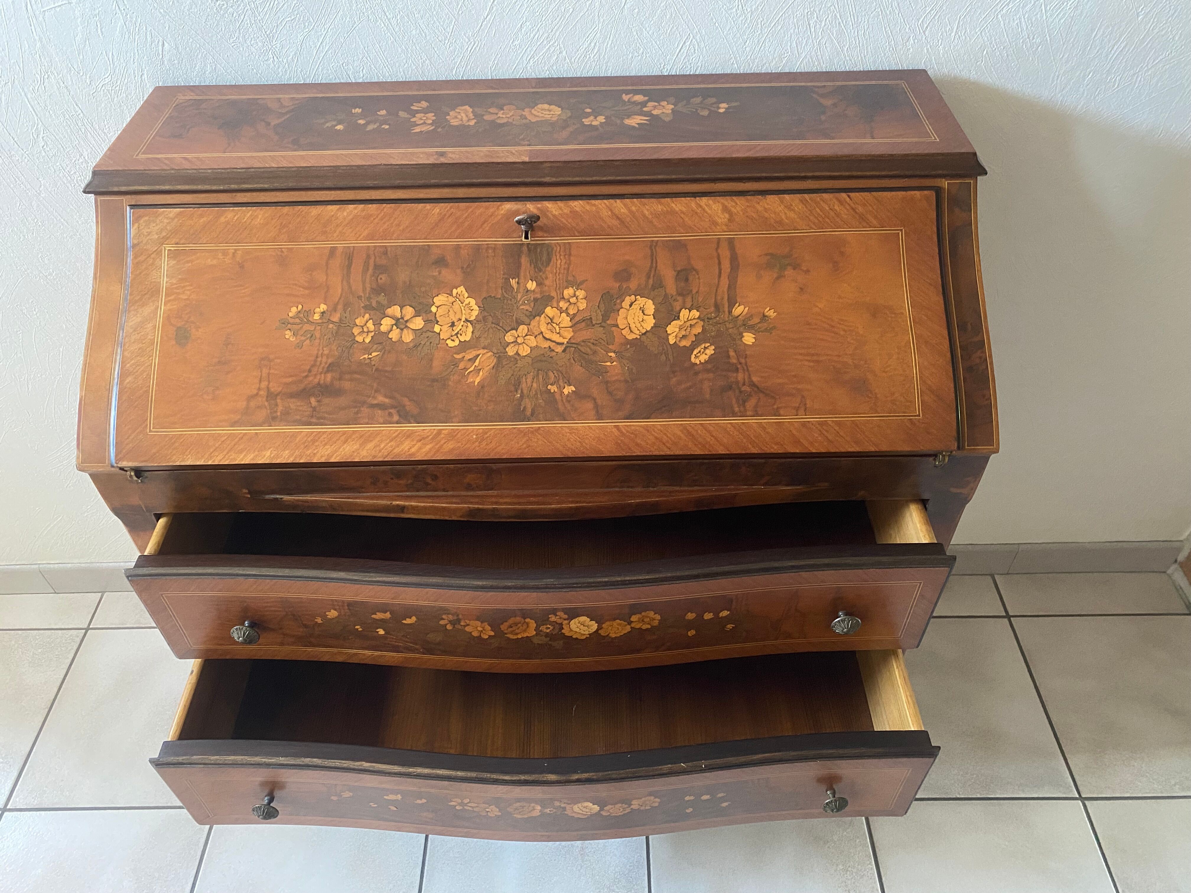 Drop-leaf desk