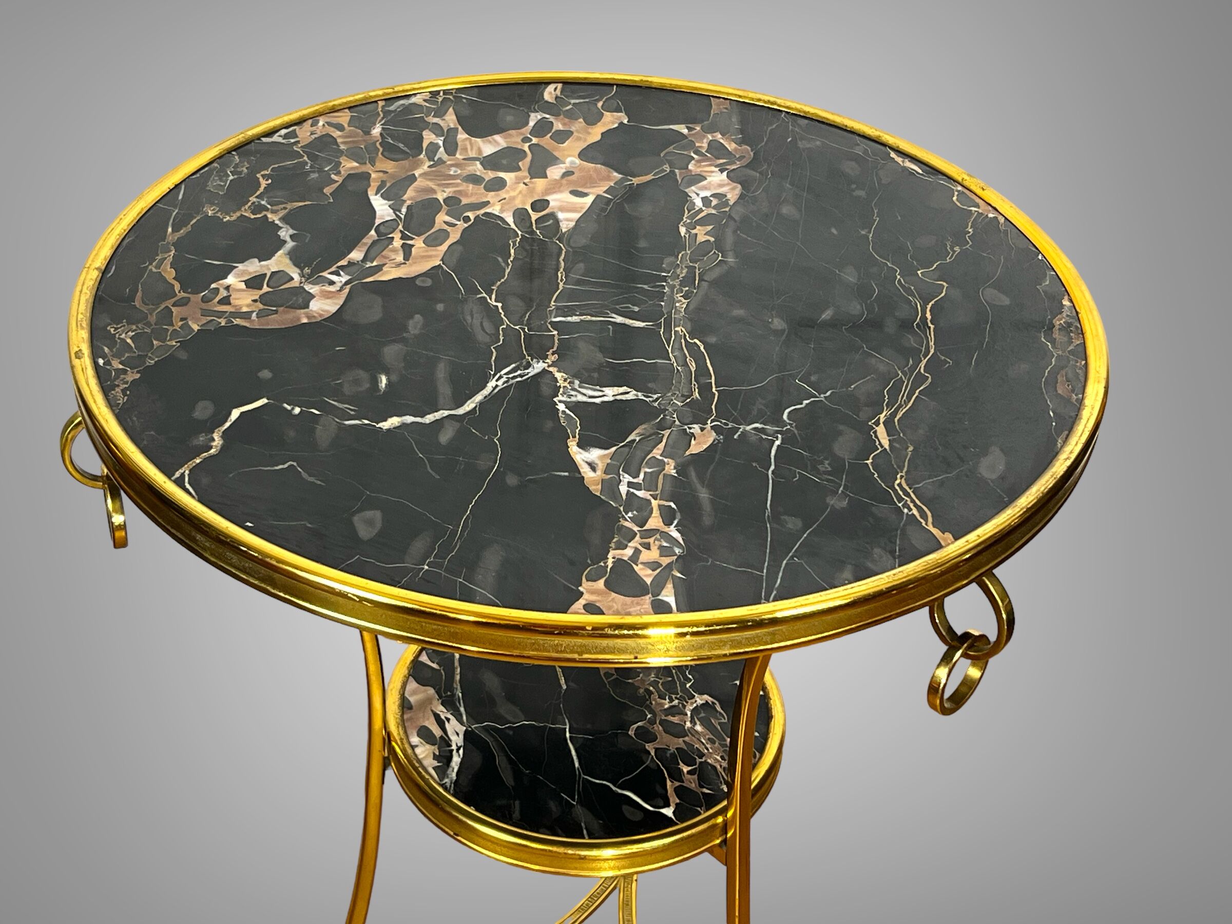 Gueridon tripod with gilded bronze frame covered with portor marble