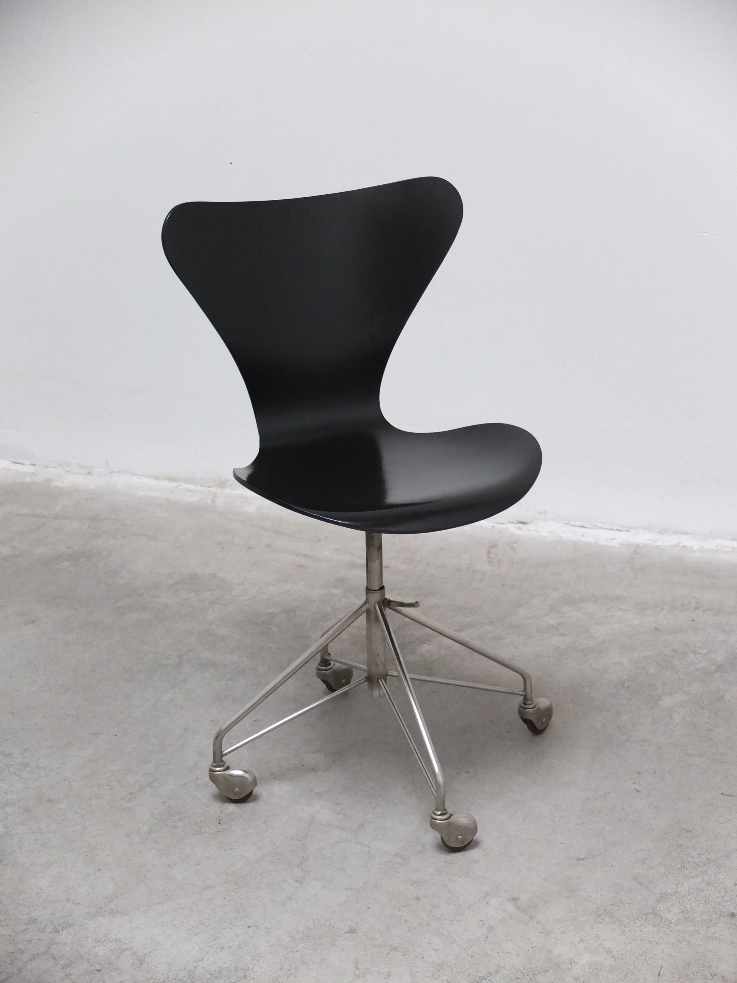 1st edition '3117' swivel desk chair by Arne Jacobsen for Fritz Hansen, 1955