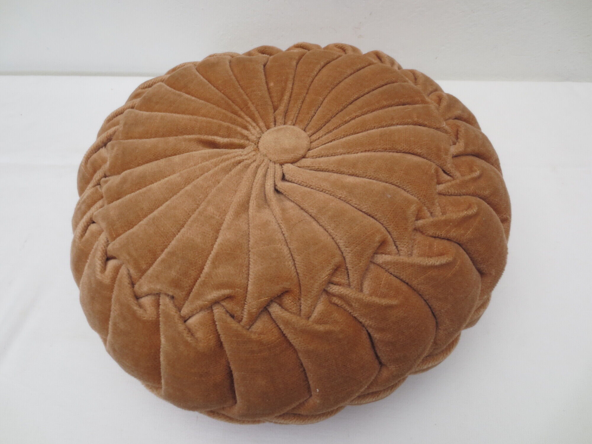 Vintage round cushion in velvet grège / chamois of 36cm in diameter