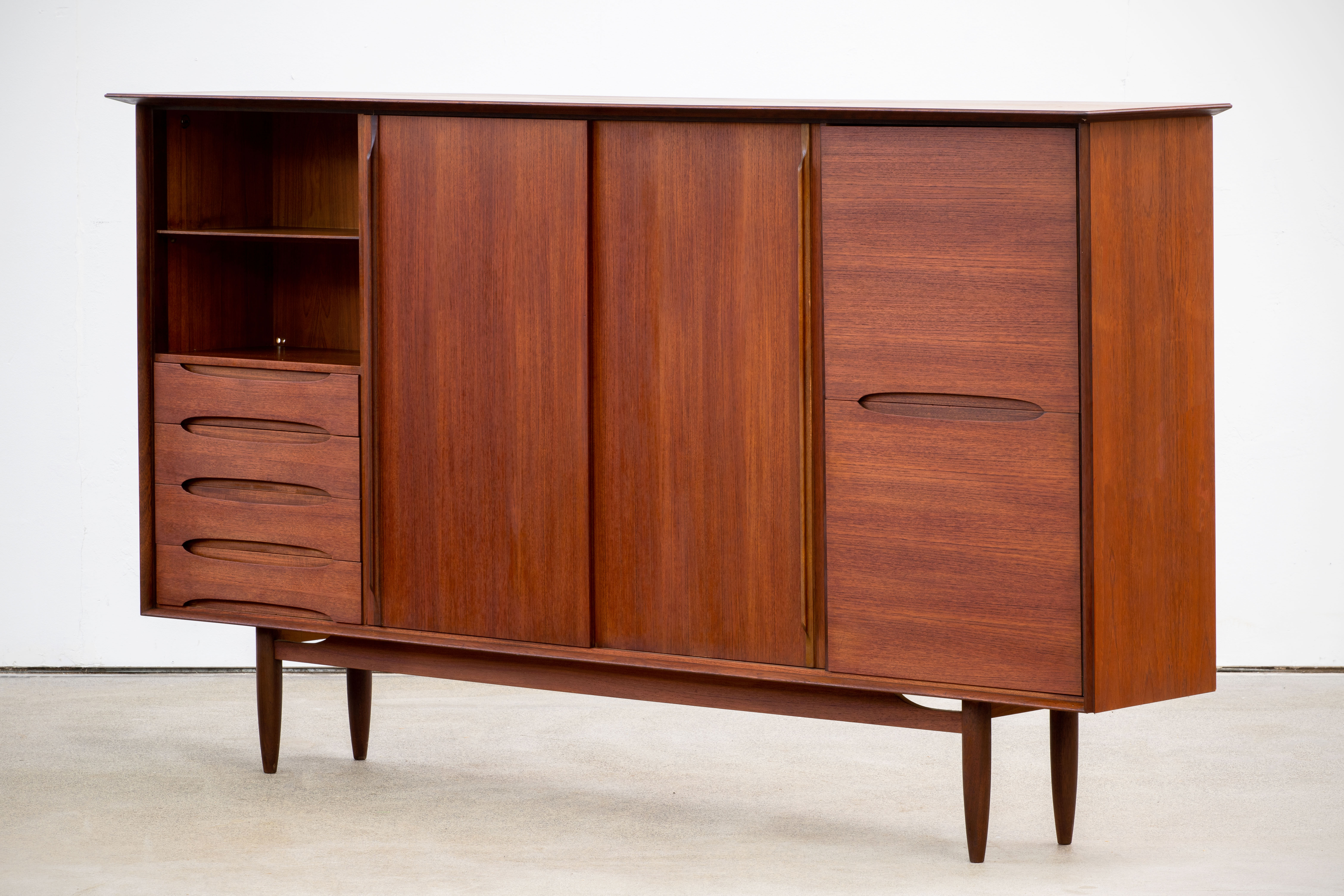 Vintage Scandinavian Enfilade – 260 cm