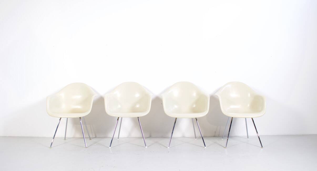 4 DAX Eames armchairs from the 60's Herman Miller mobilier international