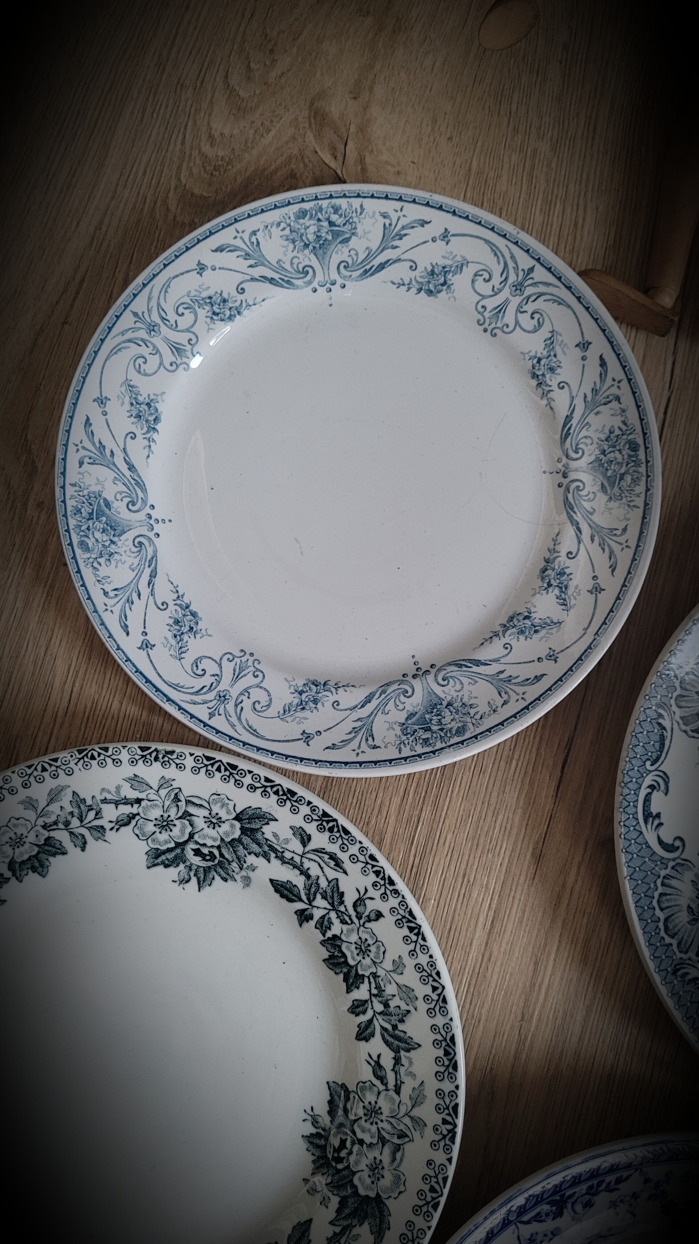 Quartet flat blue plates dessert 39