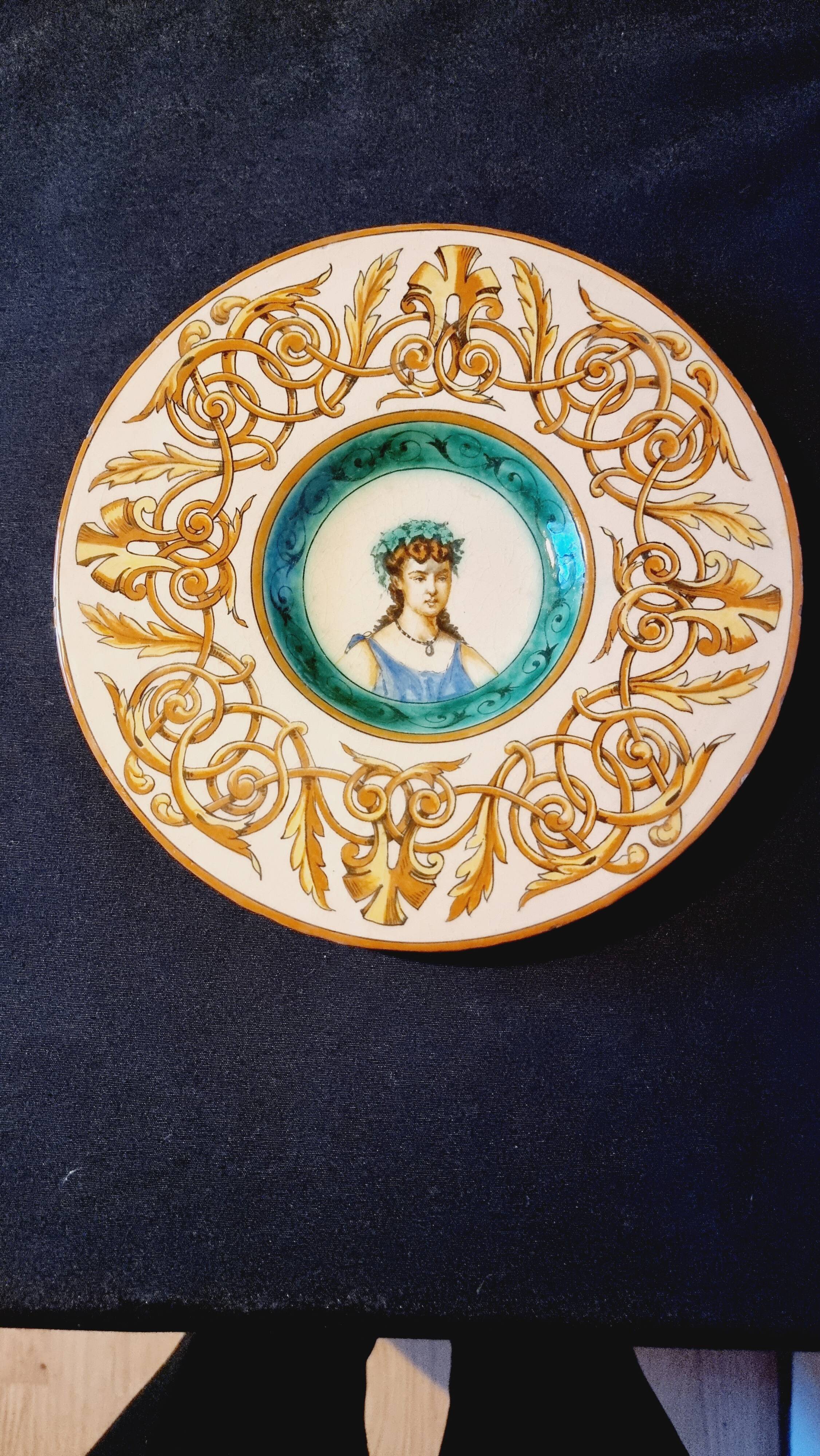 Italian faience plate with a female portrait decoration, Renaissance style.