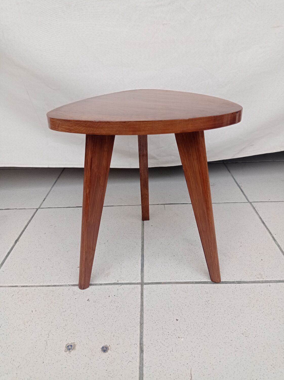 Tripod table