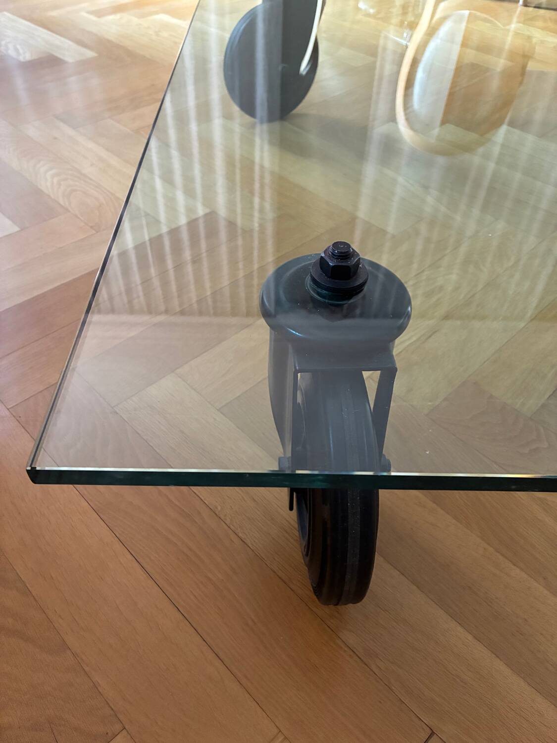 Four-wheeled tables by Gae Aulenti for Fontana Arte