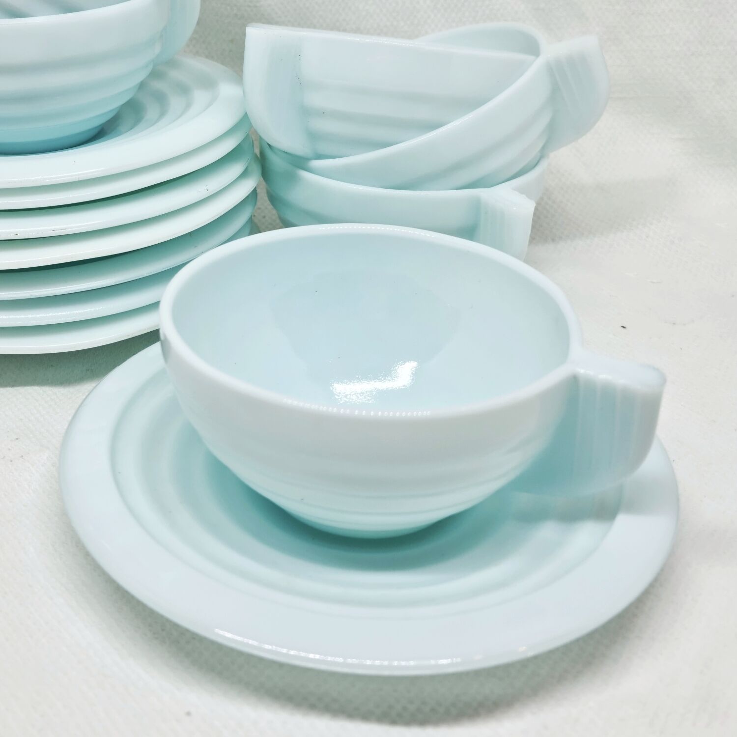 Lot 8 tasses Arcopal mint