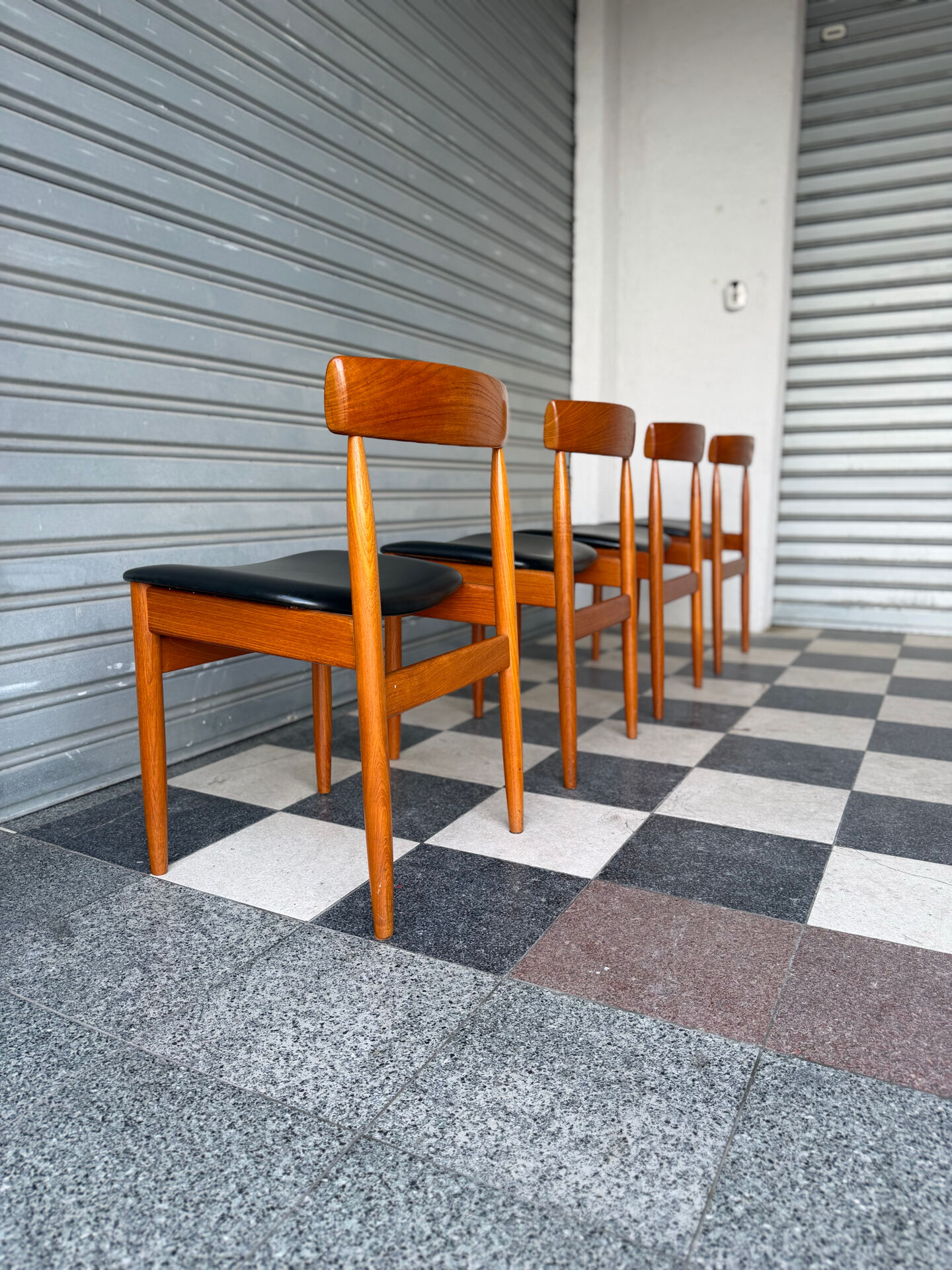 Lot de 4 chaises danoises en teck