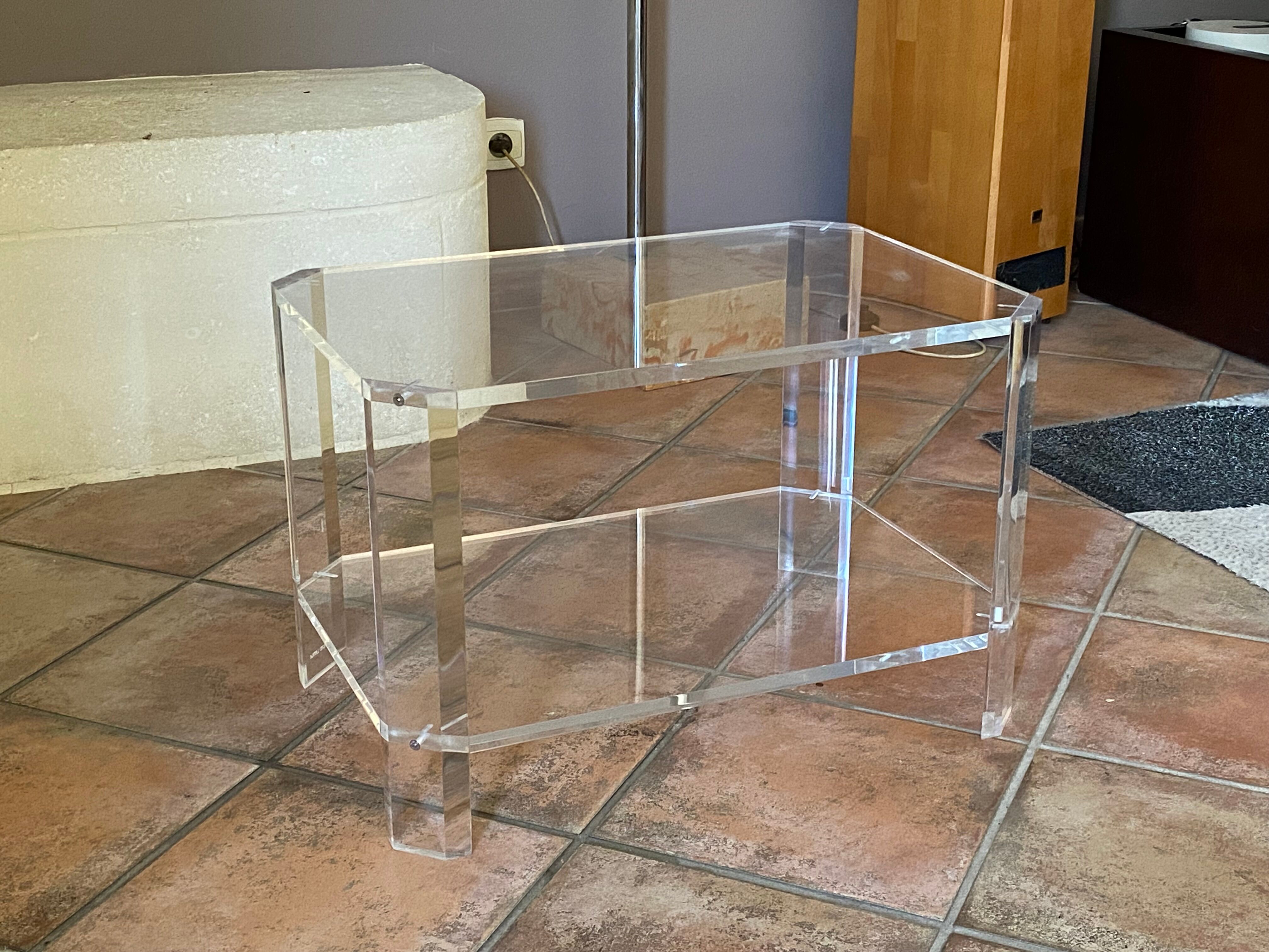 Coffee table David LANGE. 1970. Plexiglass. 60x40.