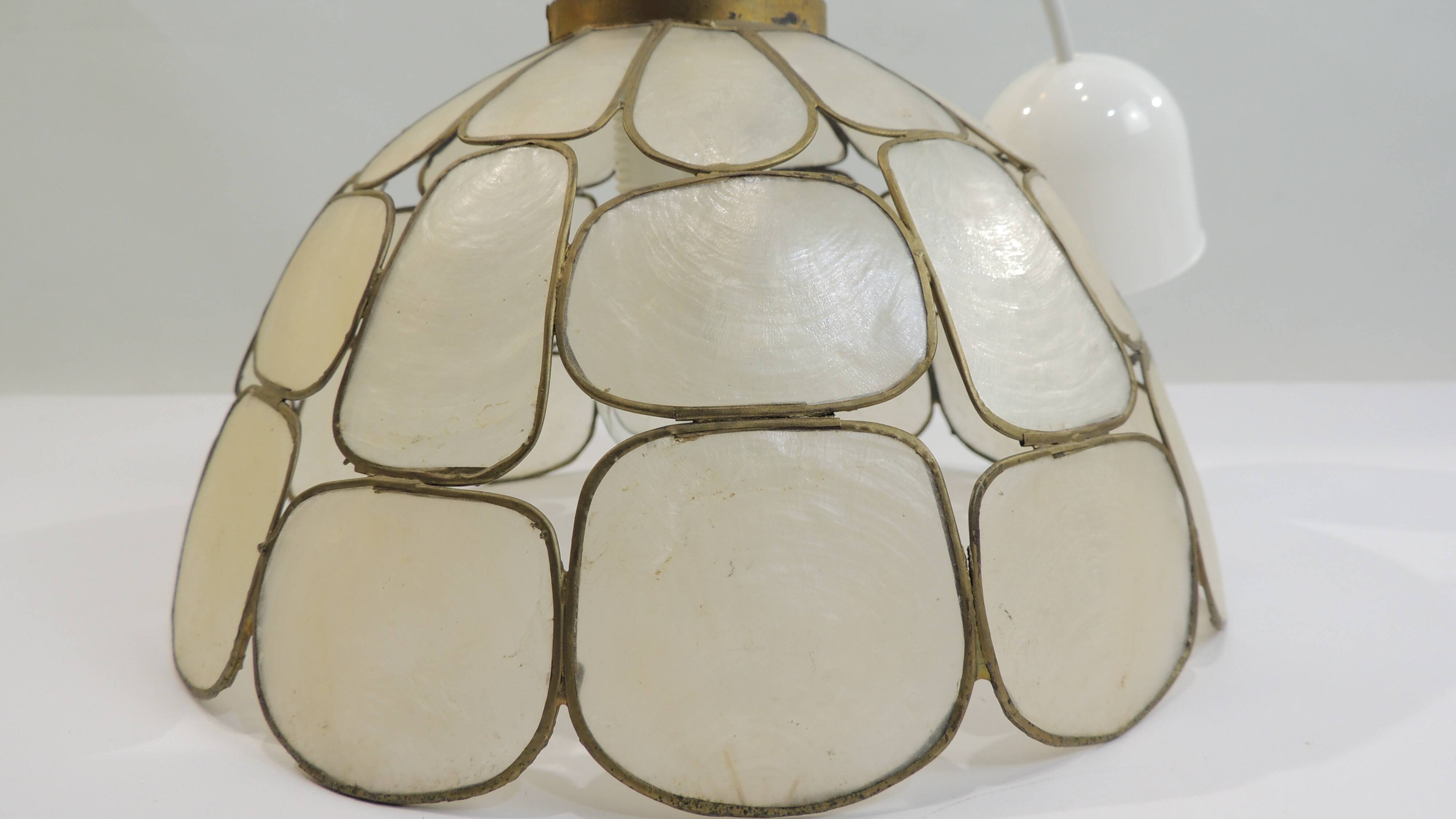 Vintage mother-of-pearl pendant light – Geometric style, 70s