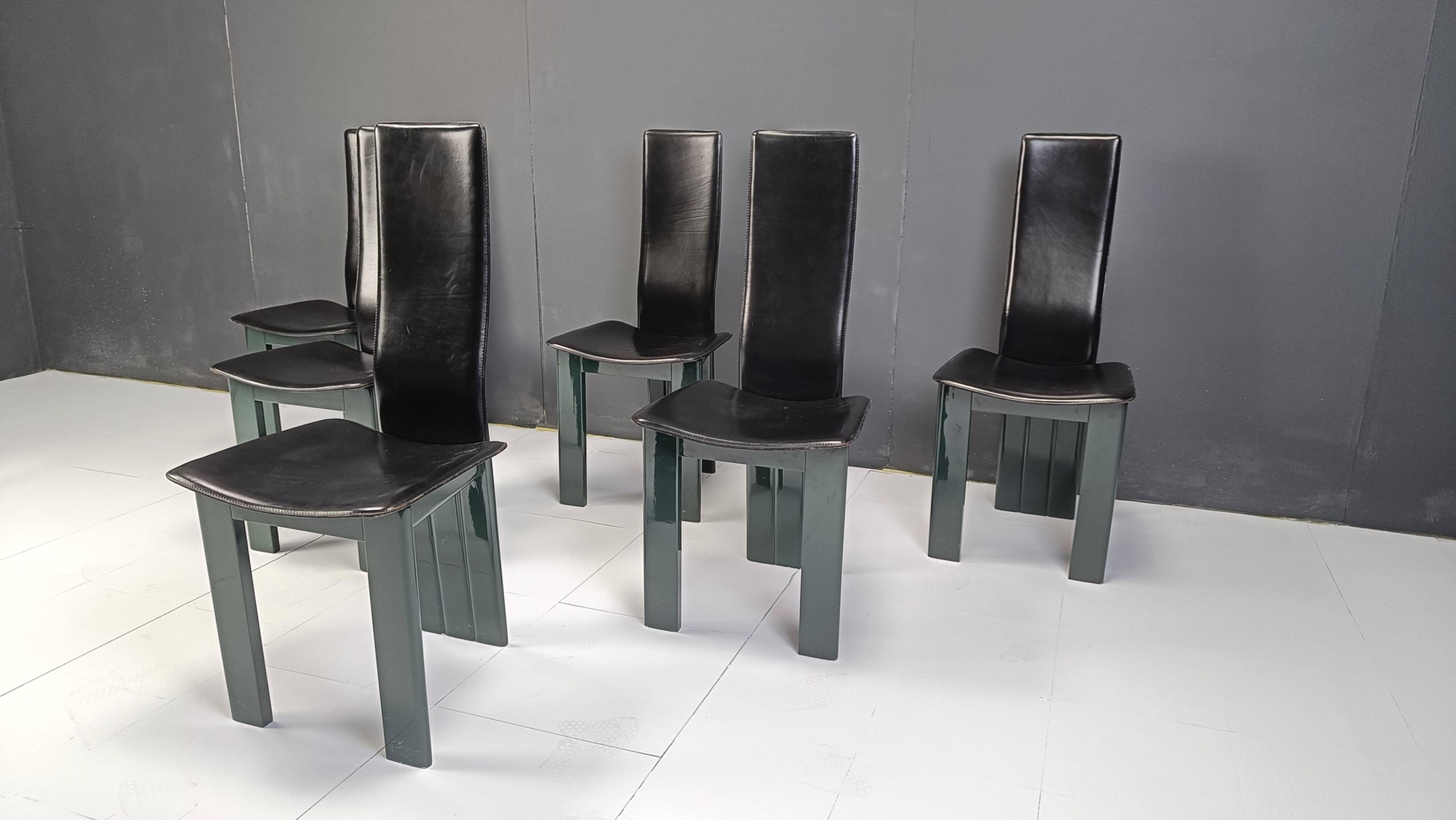 Ensemble de 6 chaises de salle à manger en cuir italien et laque verte, années 1980.