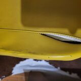 chaises gainées de cuir jaune 60's